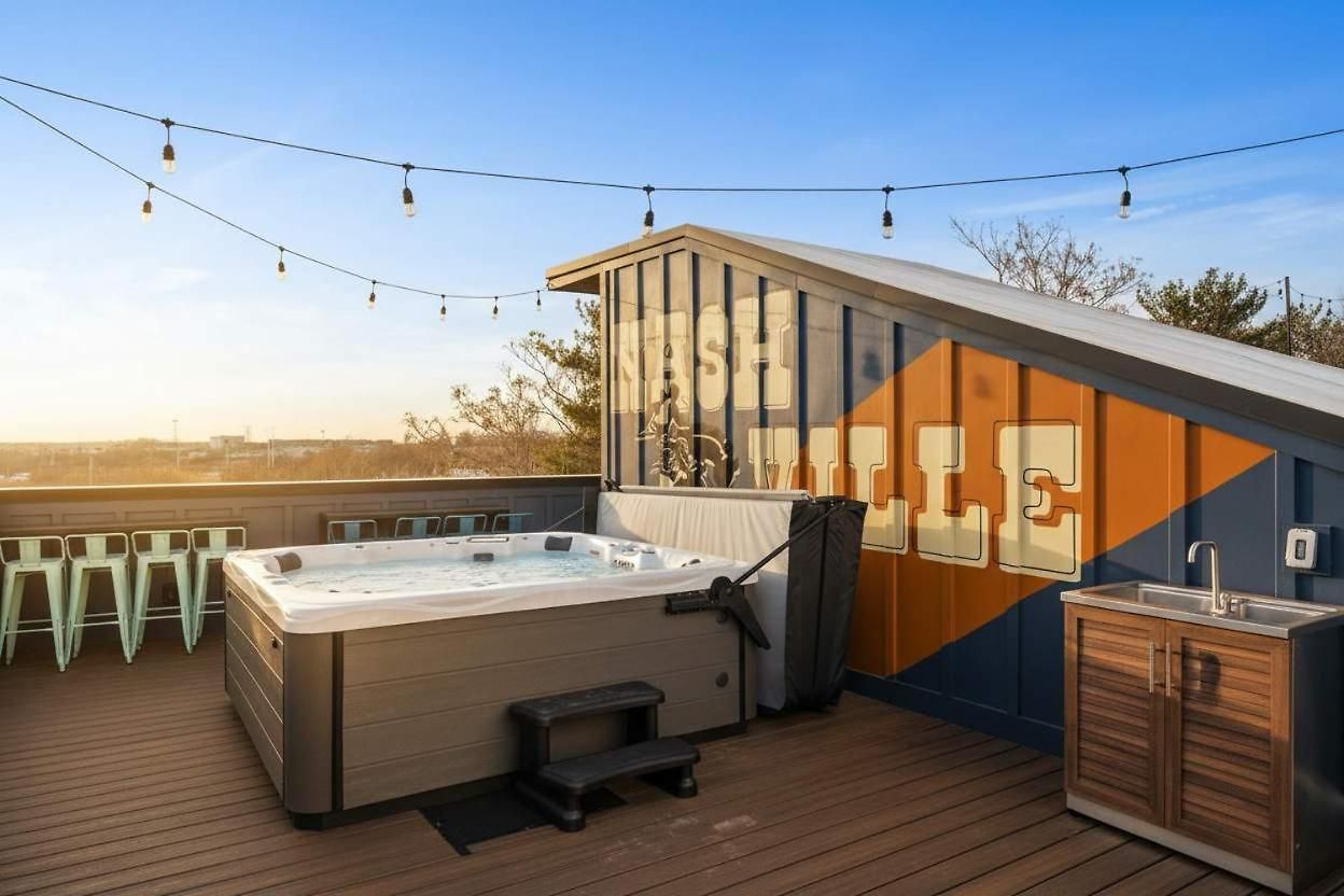 Rooftop Deck Hot Tub & Game In * Nashville