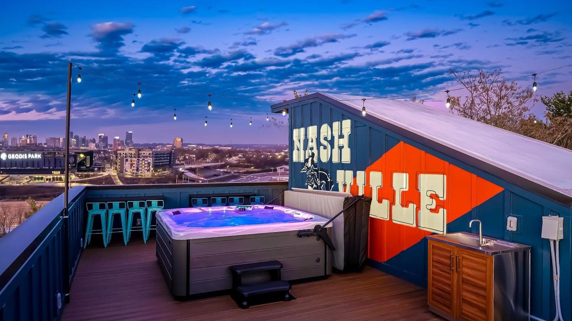 Twin Homes Rooftop Deck Hot Tub Outdoor Kitchen Holiday home Nashville