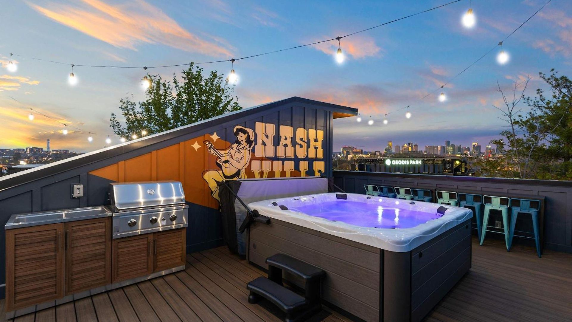 Twin Homes Rooftop Deck Hot Tub Outdoor Kitchen *