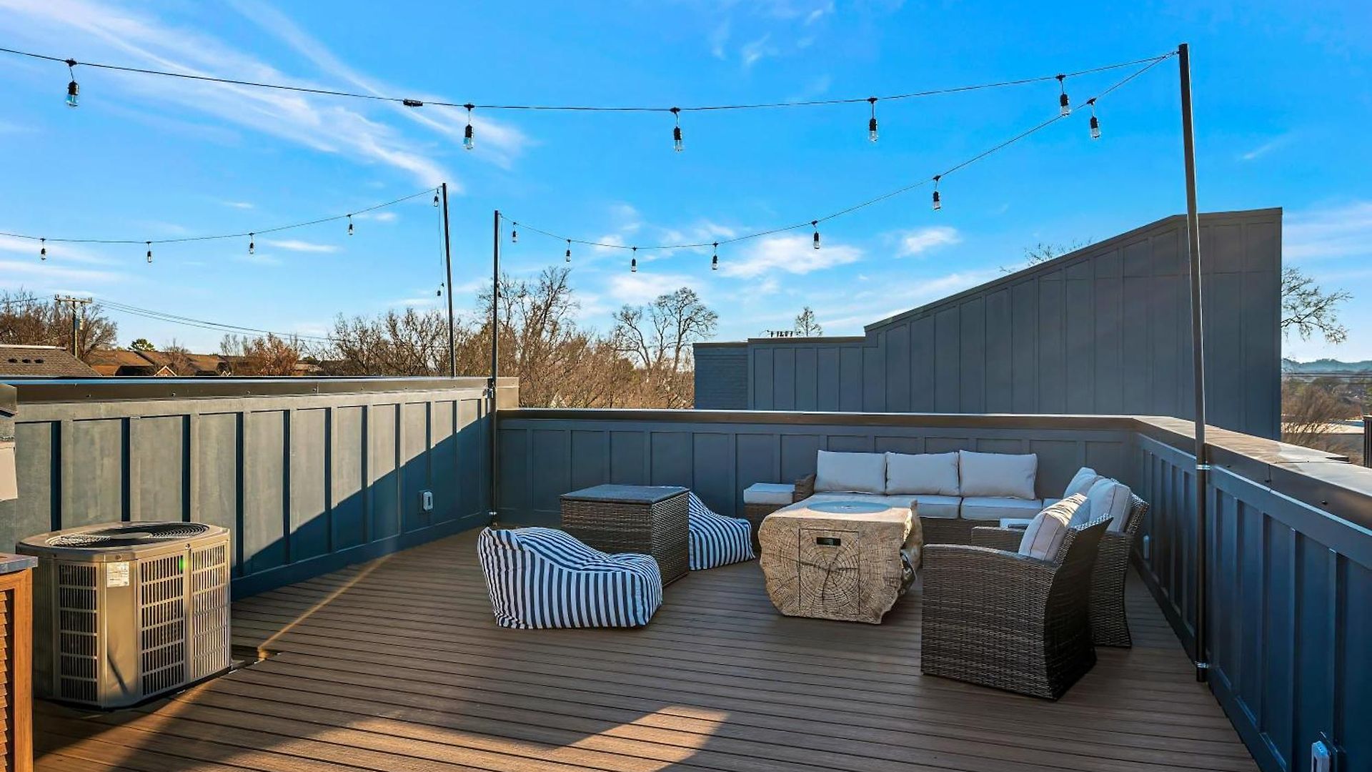 Rooftop Deck Hot Tub & Game In Nashville