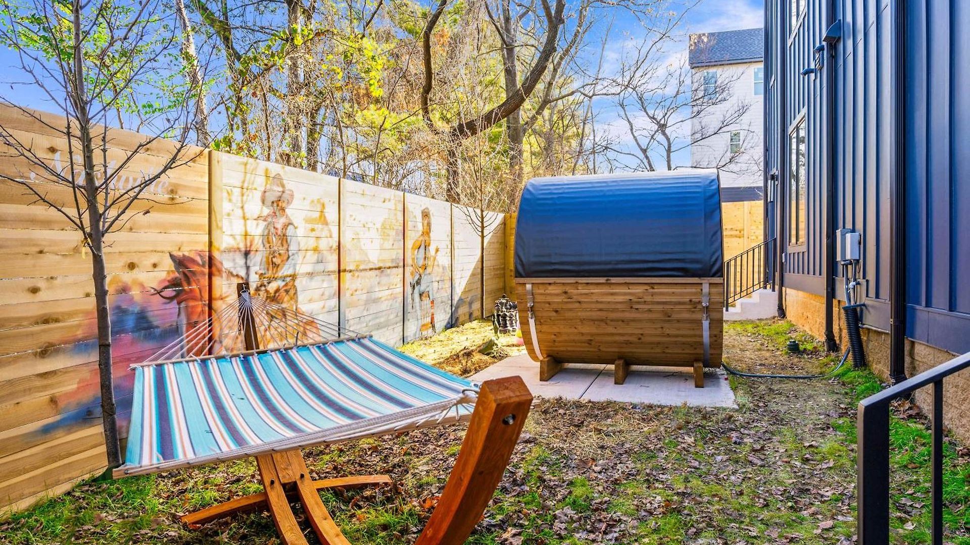 Rooftop Deck Hot Tub & Game In Holiday home