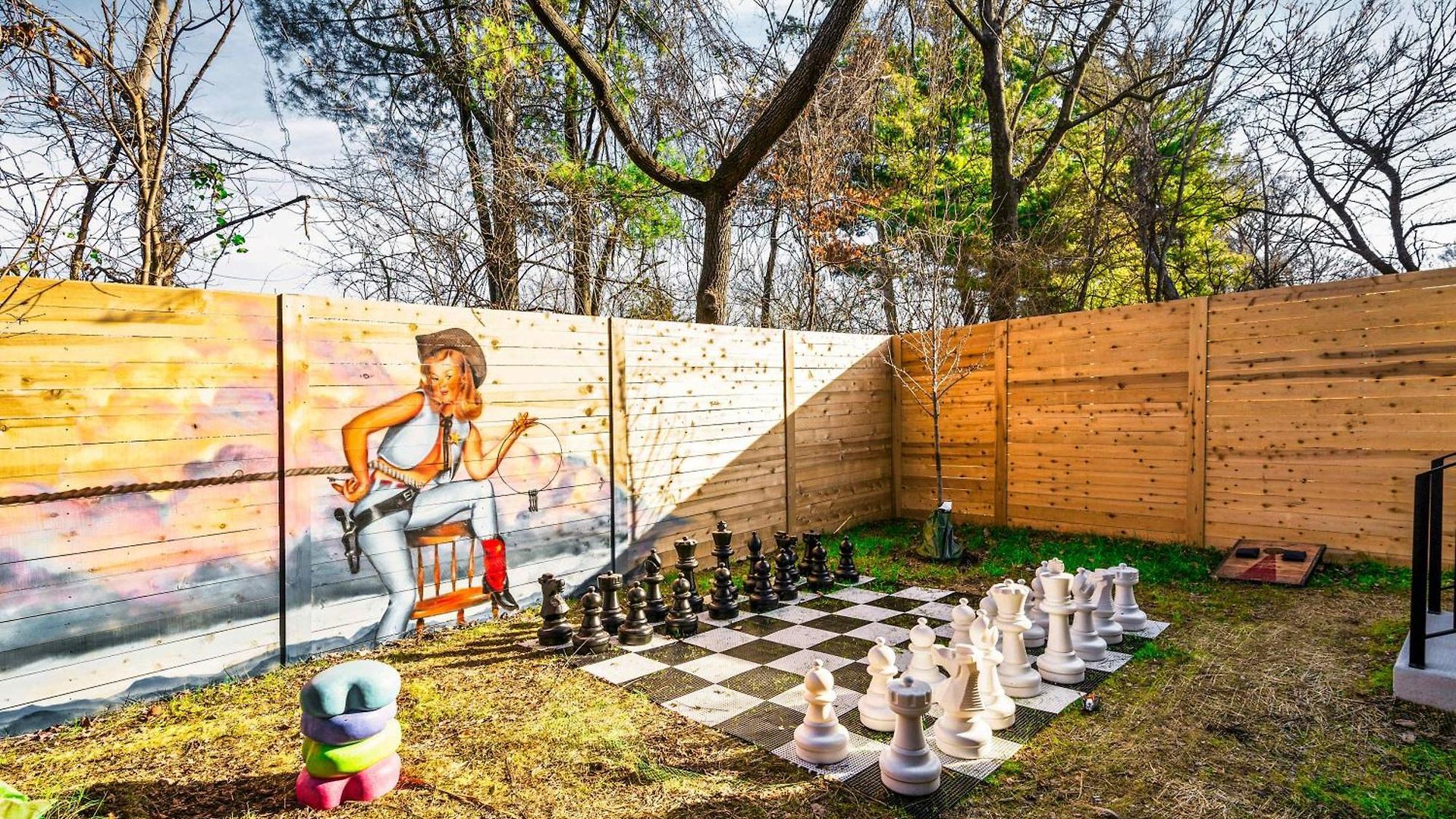 Rooftop Deck Hot Tub & Game In Holiday home *
