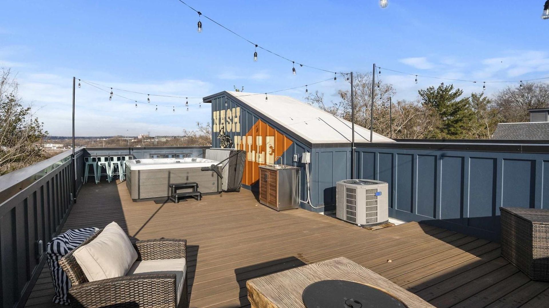 Holiday home Rooftop Deck Hot Tub & Game In