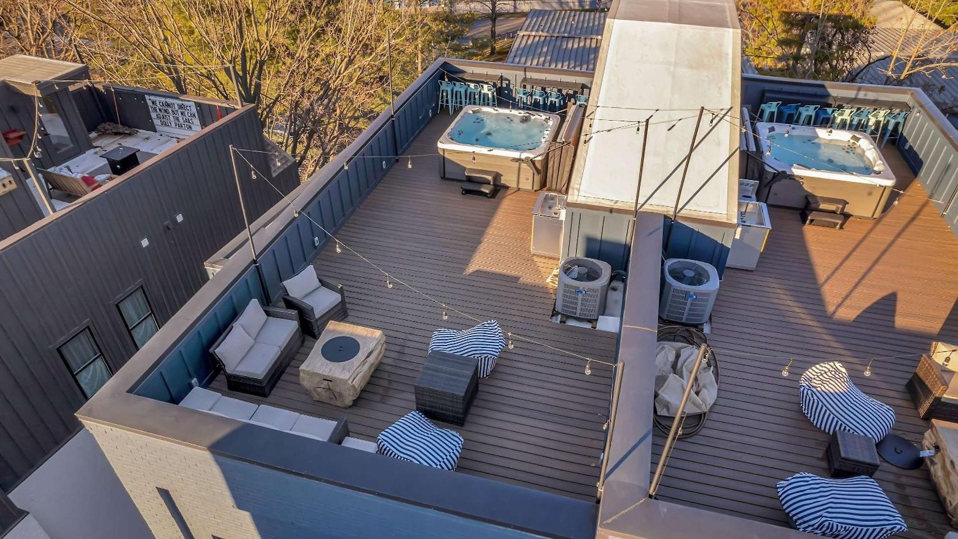 Holiday home Rooftop Deck Hot Tub & Game In