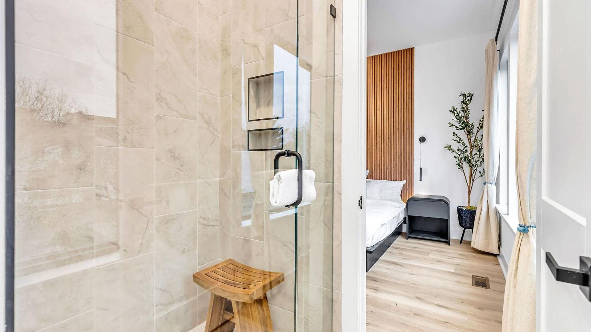 Holiday home Luxury Hot Tub & Rooftop Deck Downtown *