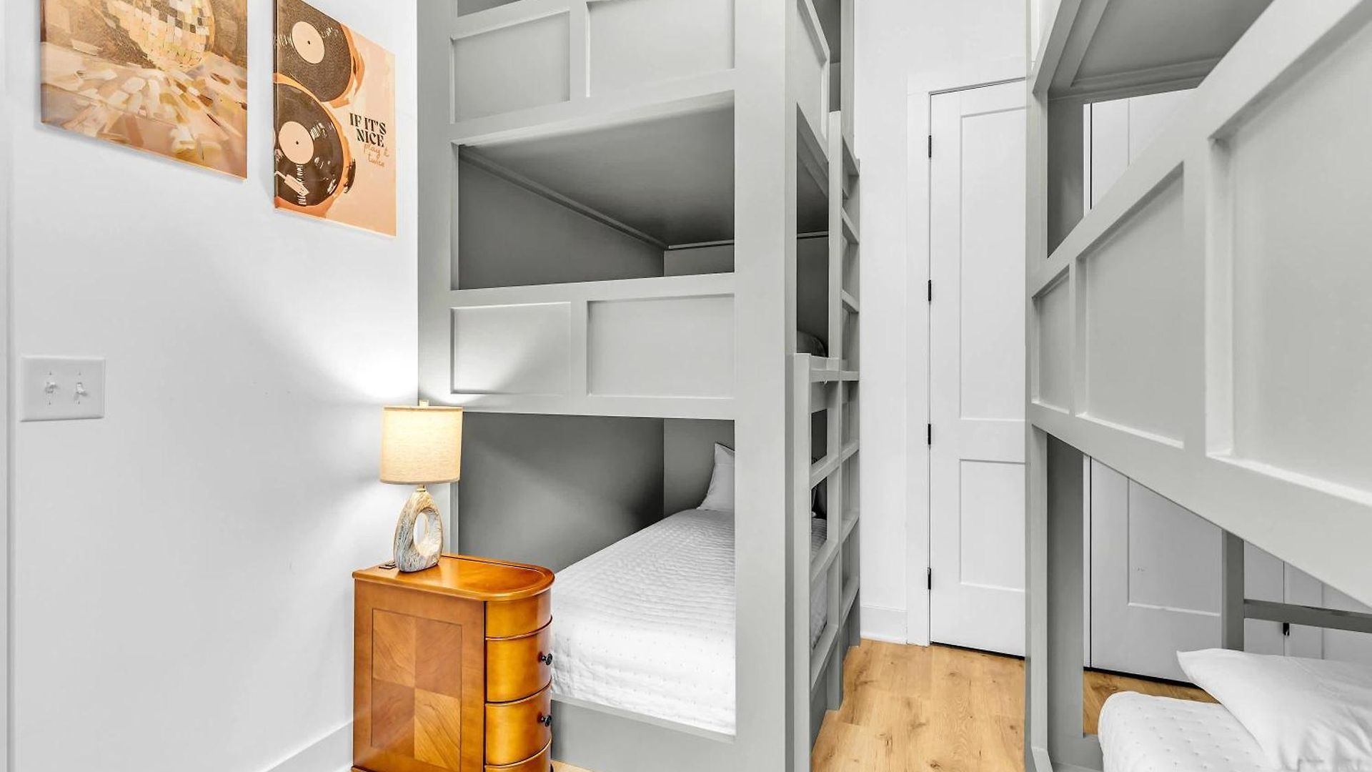 Luxury Hot Tub & Rooftop Deck Downtown *