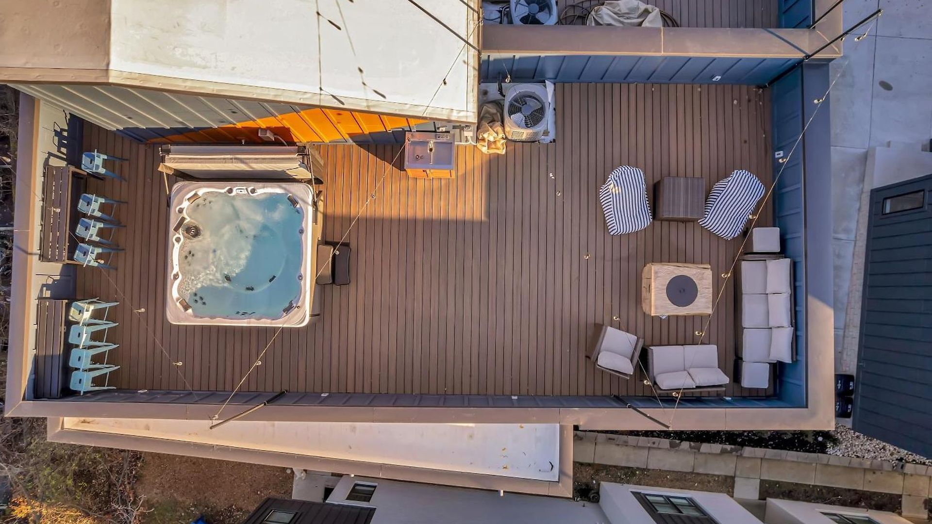 Rooftop Deck Hot Tub & Game In *