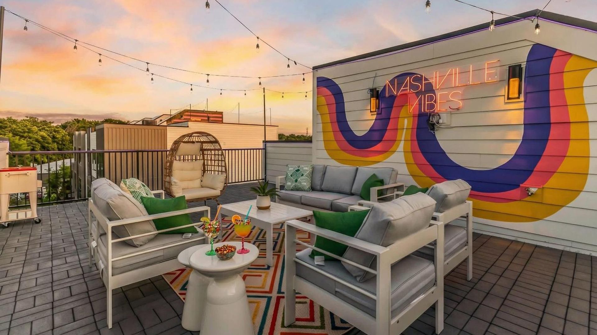 Game & Rooftop Deck At Downtown
