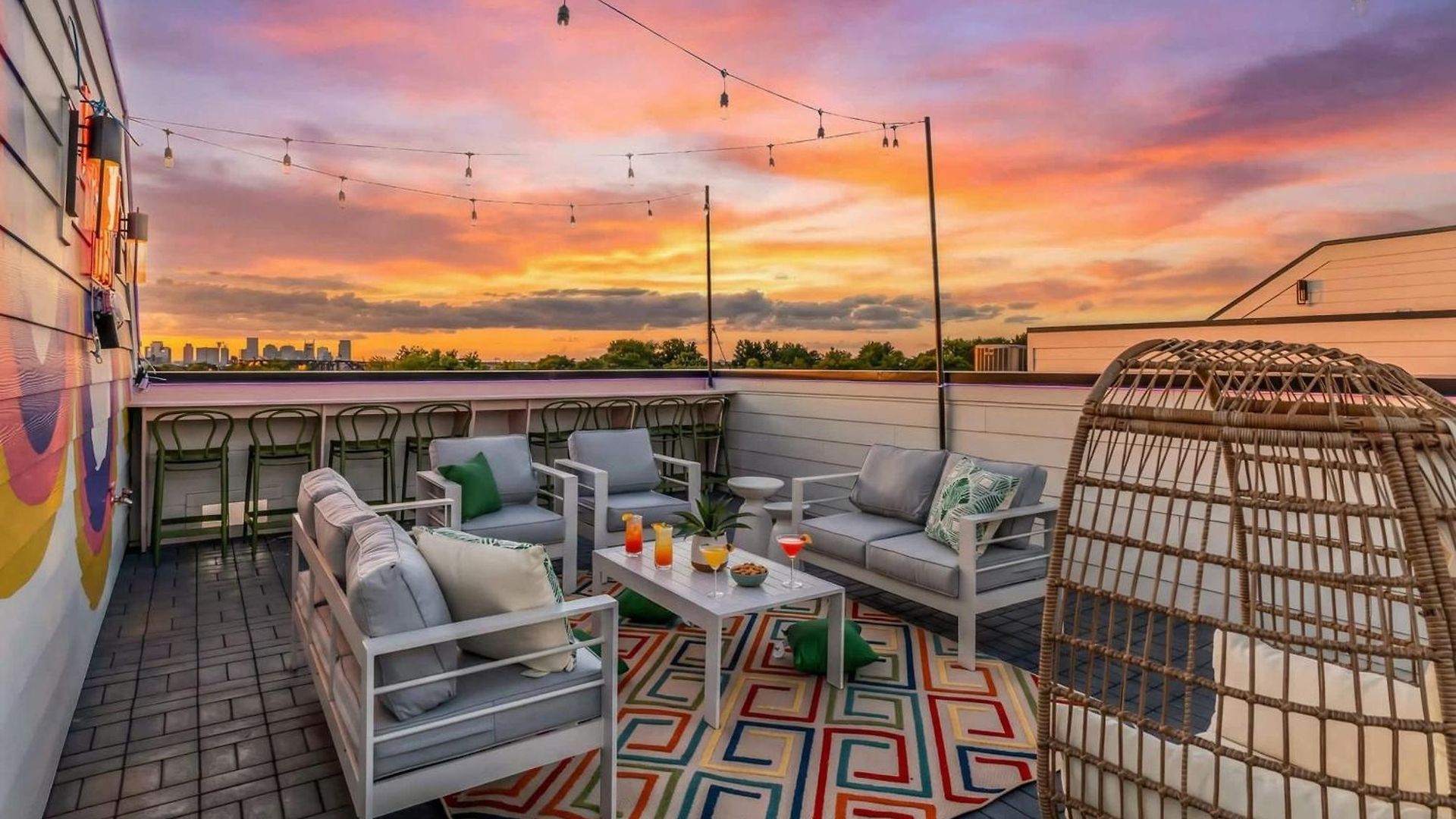 Game & Rooftop Deck At Downtown Holiday home Nashville