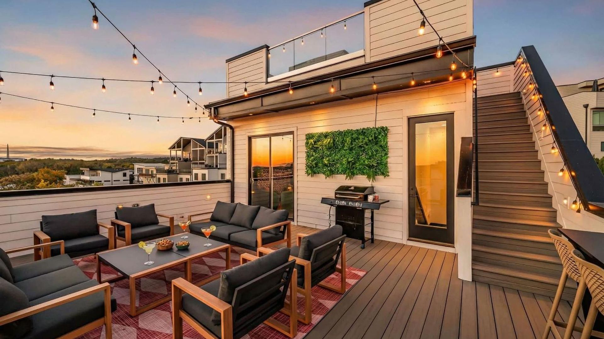 Disco Themed Hot Tub & Rooftop Decks In *