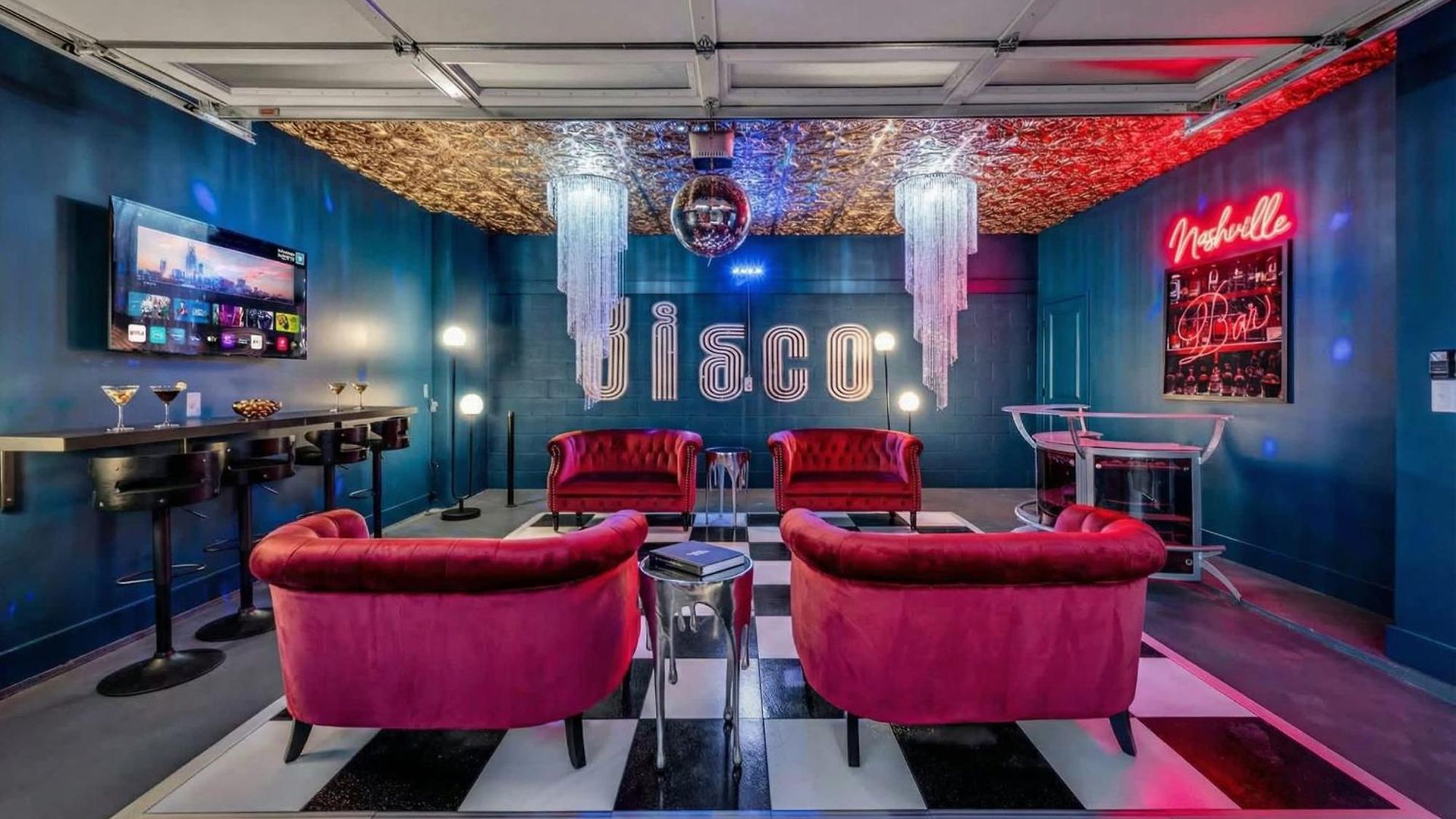Disco Themed Hot Tub & Rooftop Decks In Holiday home Nashville