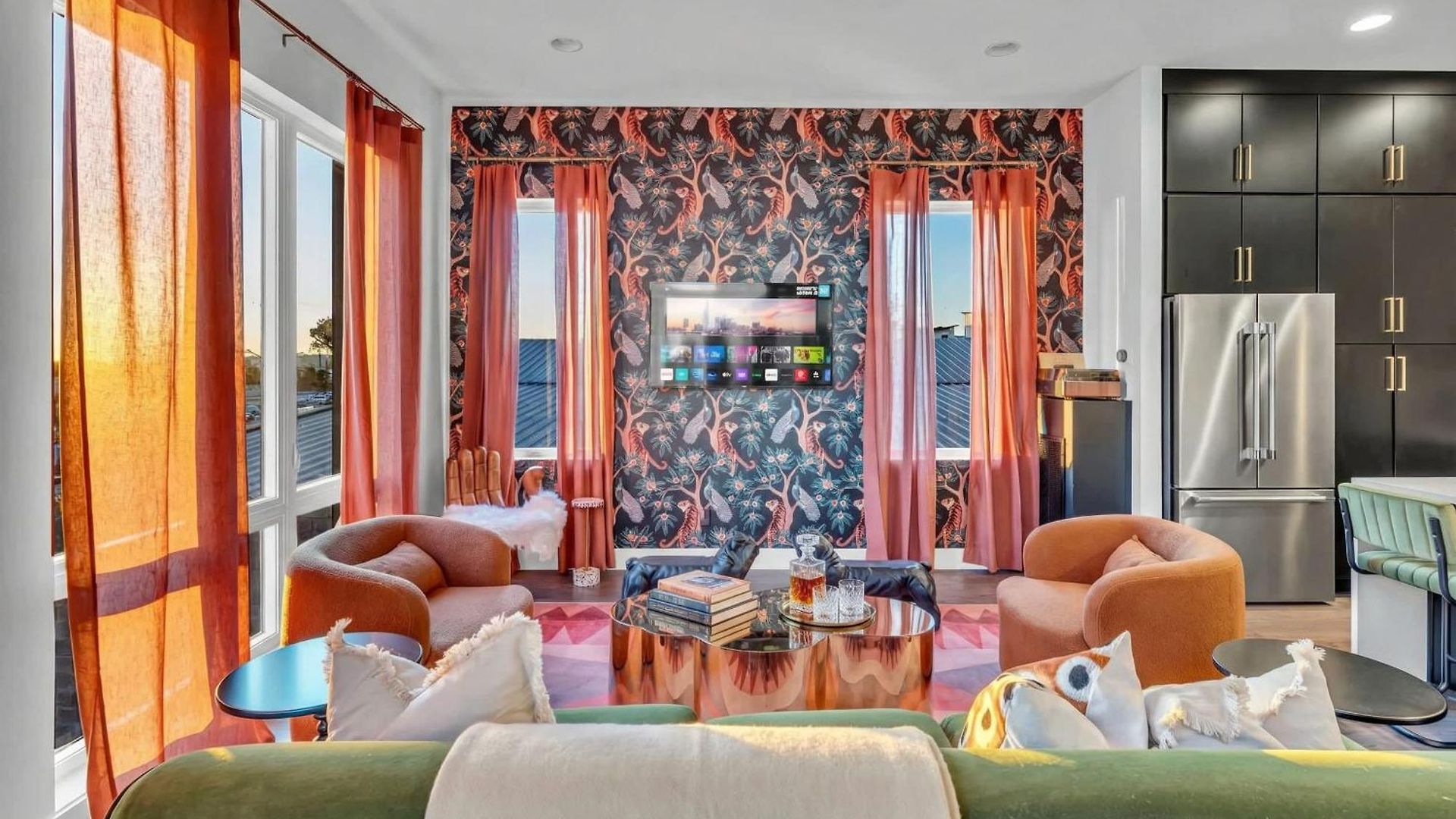 Disco Themed Hot Tub & Rooftop Decks In Holiday home