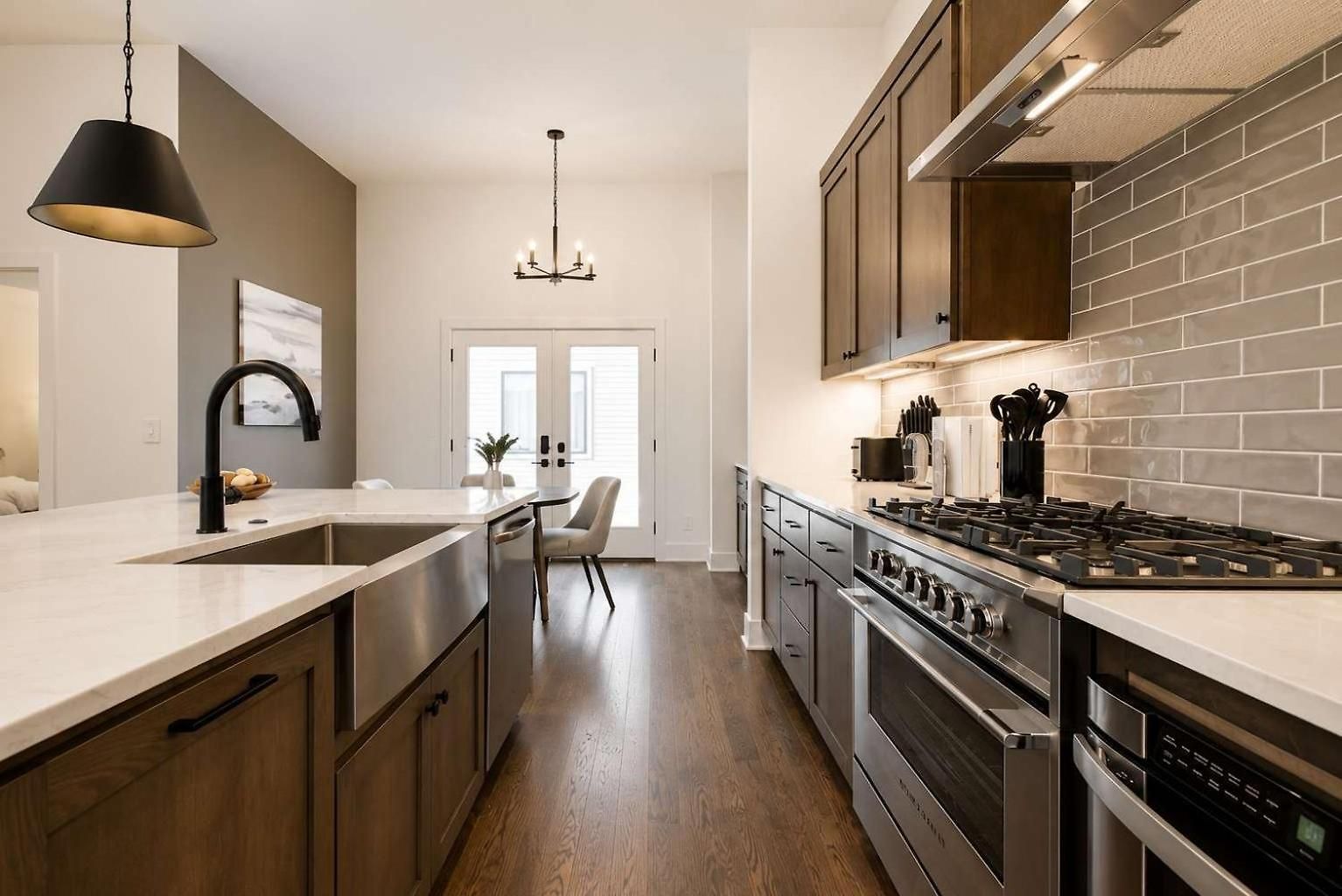 New Build West End Oasis Skyline Views Holiday home