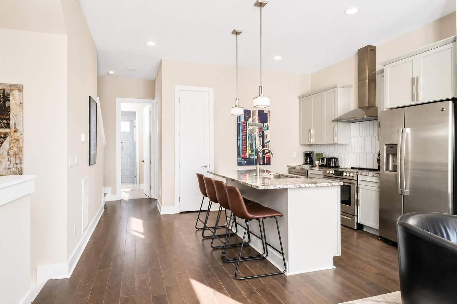 Two Luxury Homes Side-by-side Sleeps 24 Holiday home Nashville