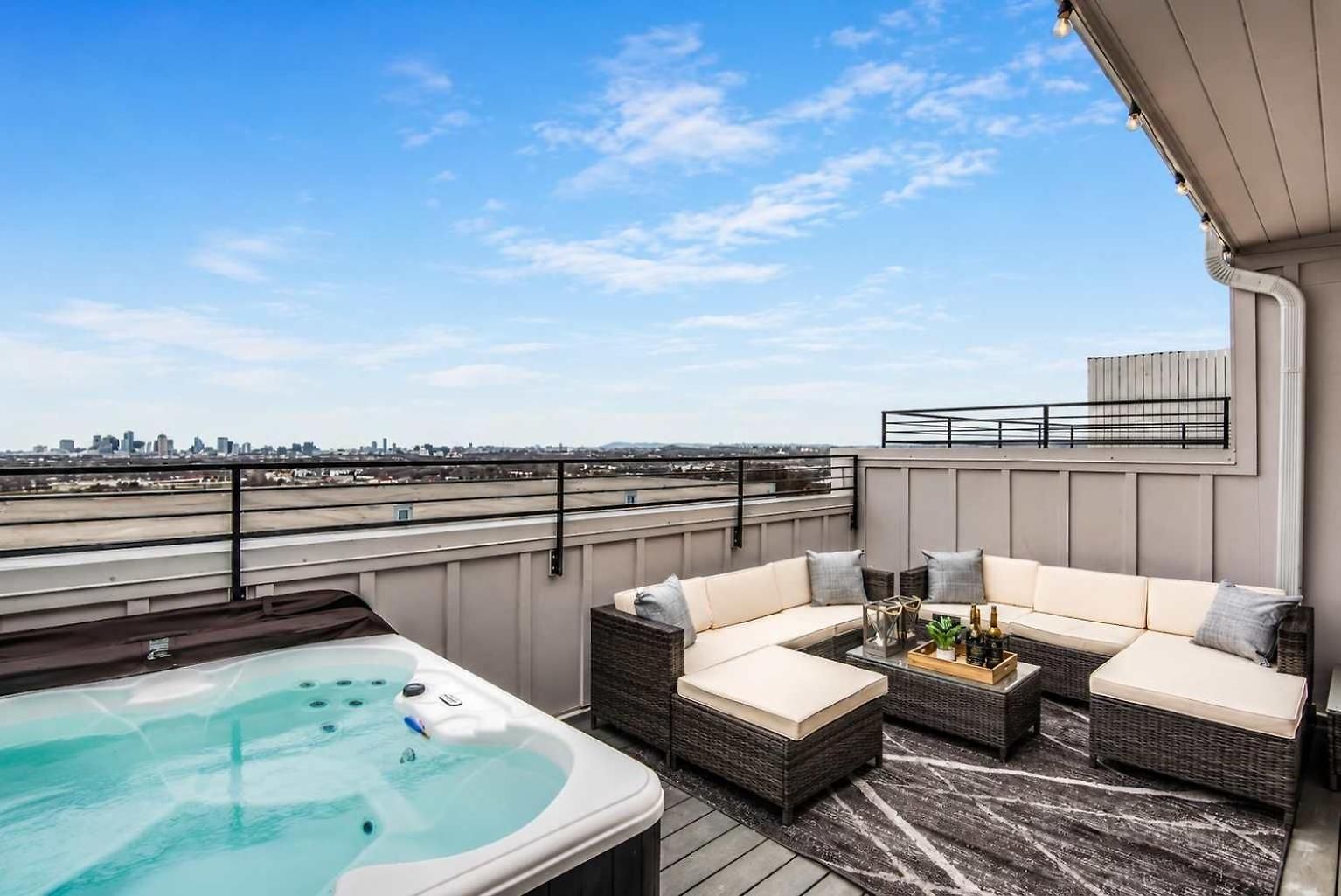 Holiday home Music Luxe Rooftop & Hot Tub