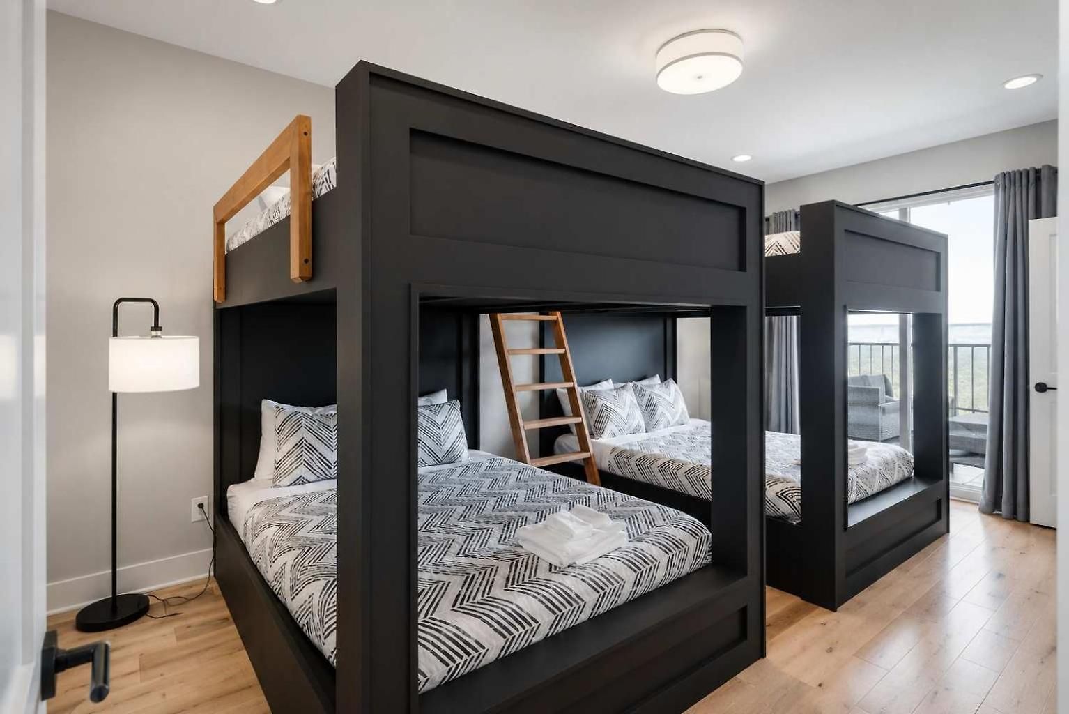 Modern Rooftop Retreat Views *