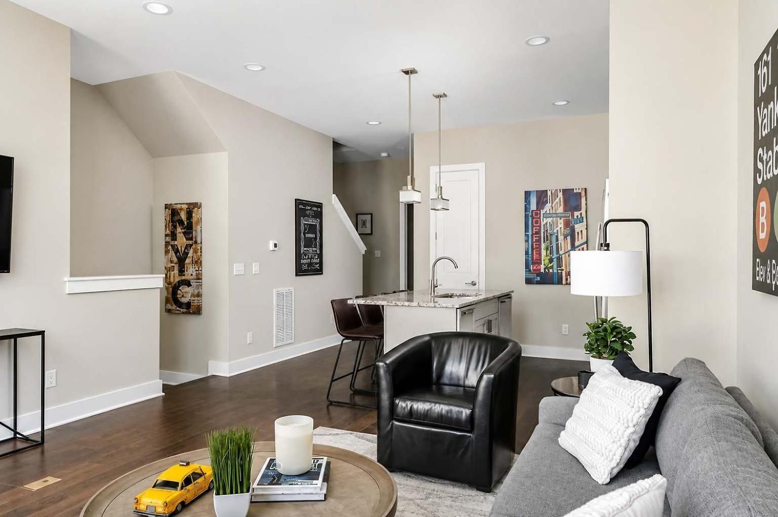 Two Luxury Homes Side-by-side Sleeps 24 Holiday home Nashville