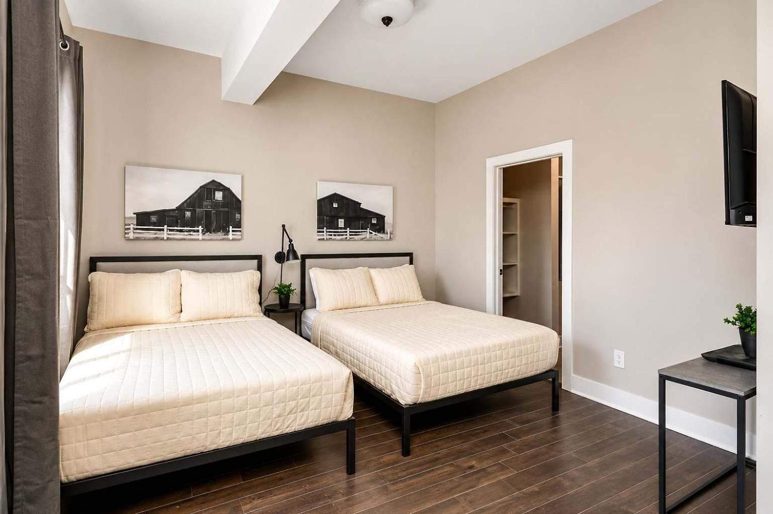 Holiday home Two Luxury Homes Side-by-side Sleeps 24 *