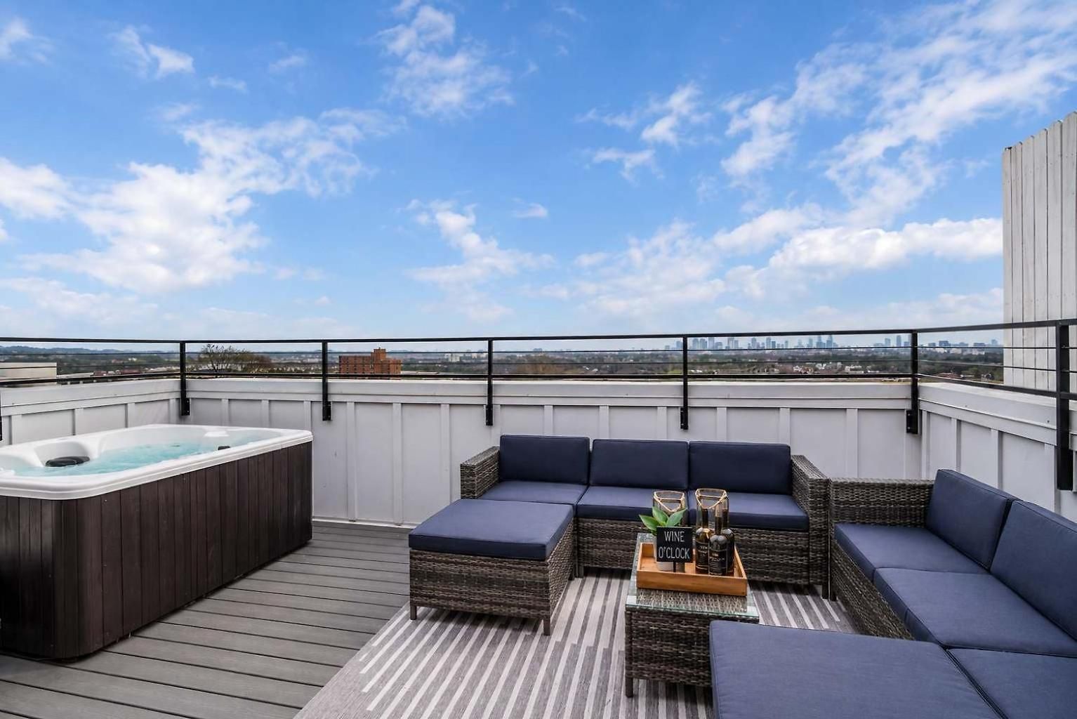 Holiday home Luxe Retreat Rooftop & Hot Tub