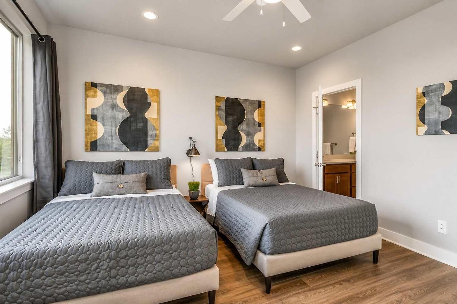 Holiday home Retreat Sleeps 12 Minutes To Broadway