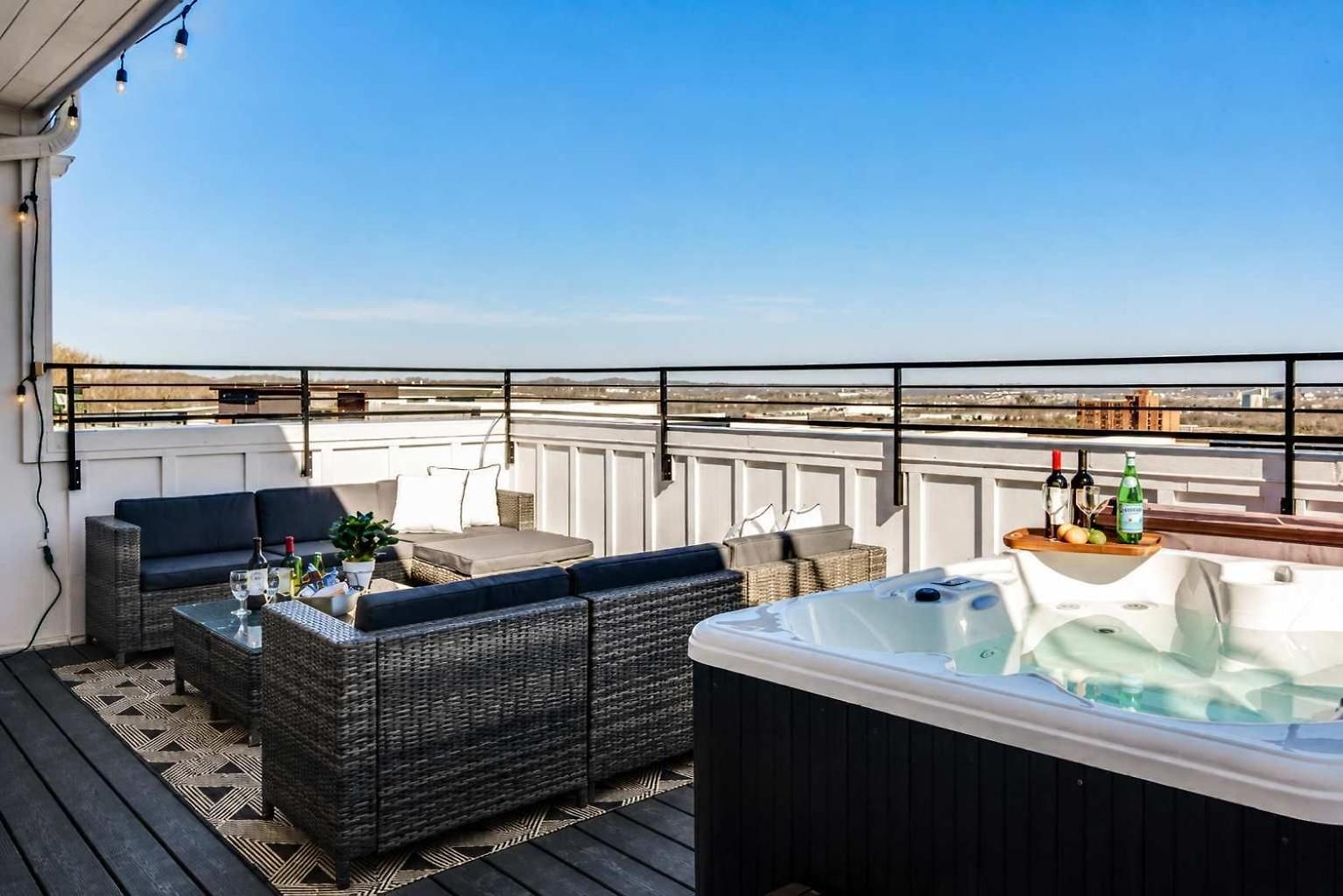 Modern Rooftop Retreat Views Holiday home Nashville