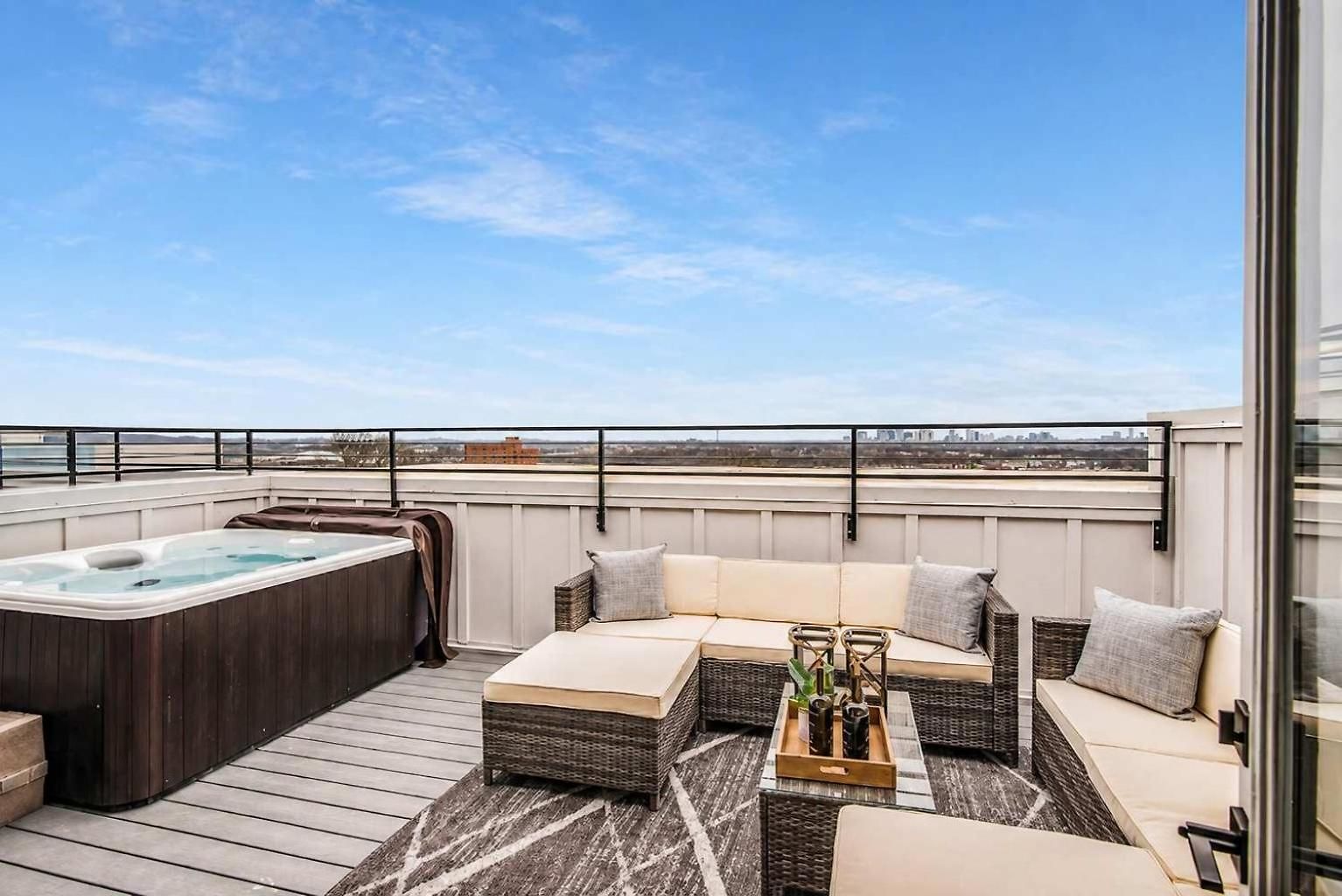 Music Luxe Rooftop & Hot Tub Nashville