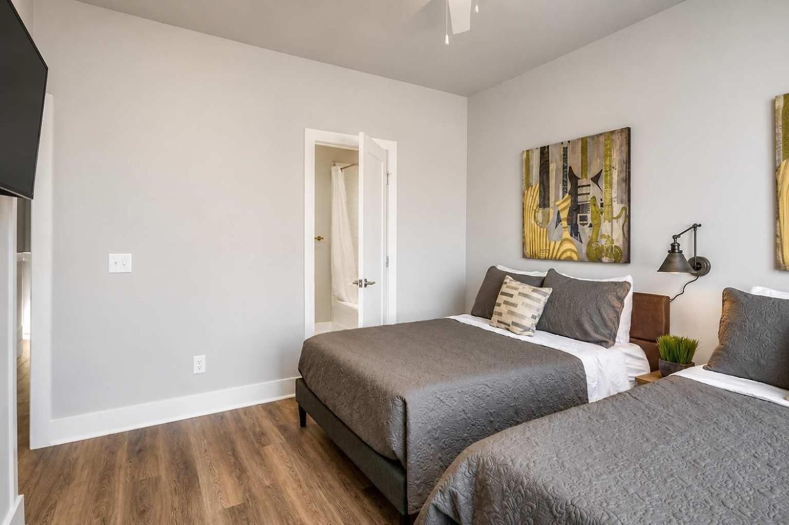 Retreat Sleeps 12 Minutes To Broadway *