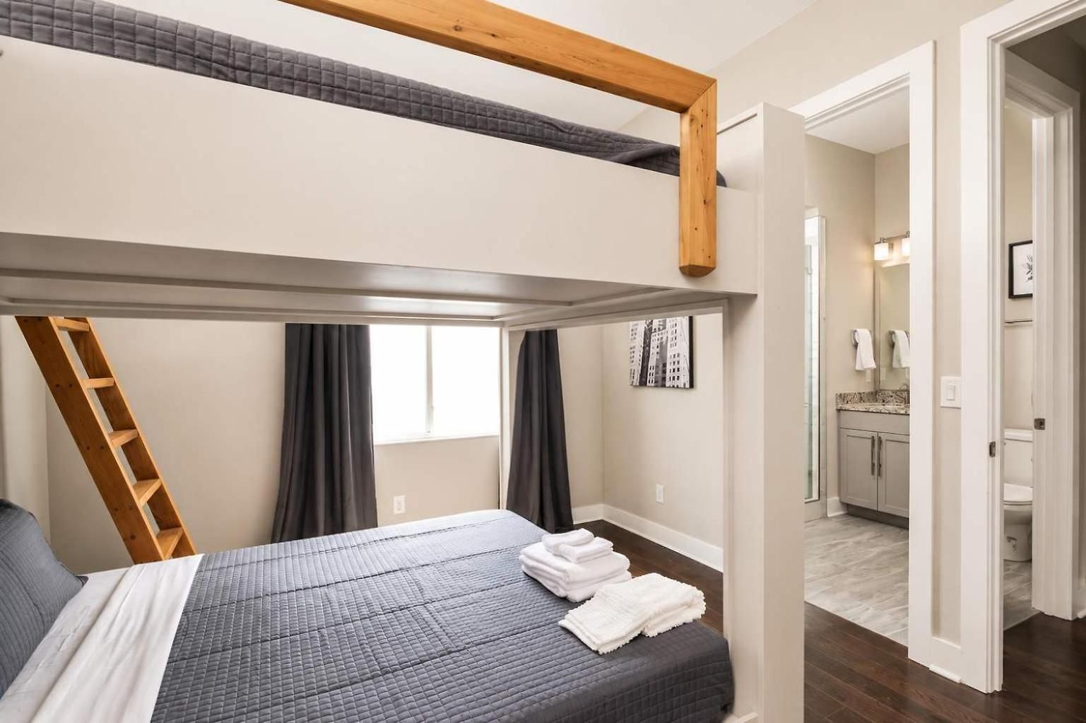Holiday home Luxe Retreat Rooftop & Hot Tub *