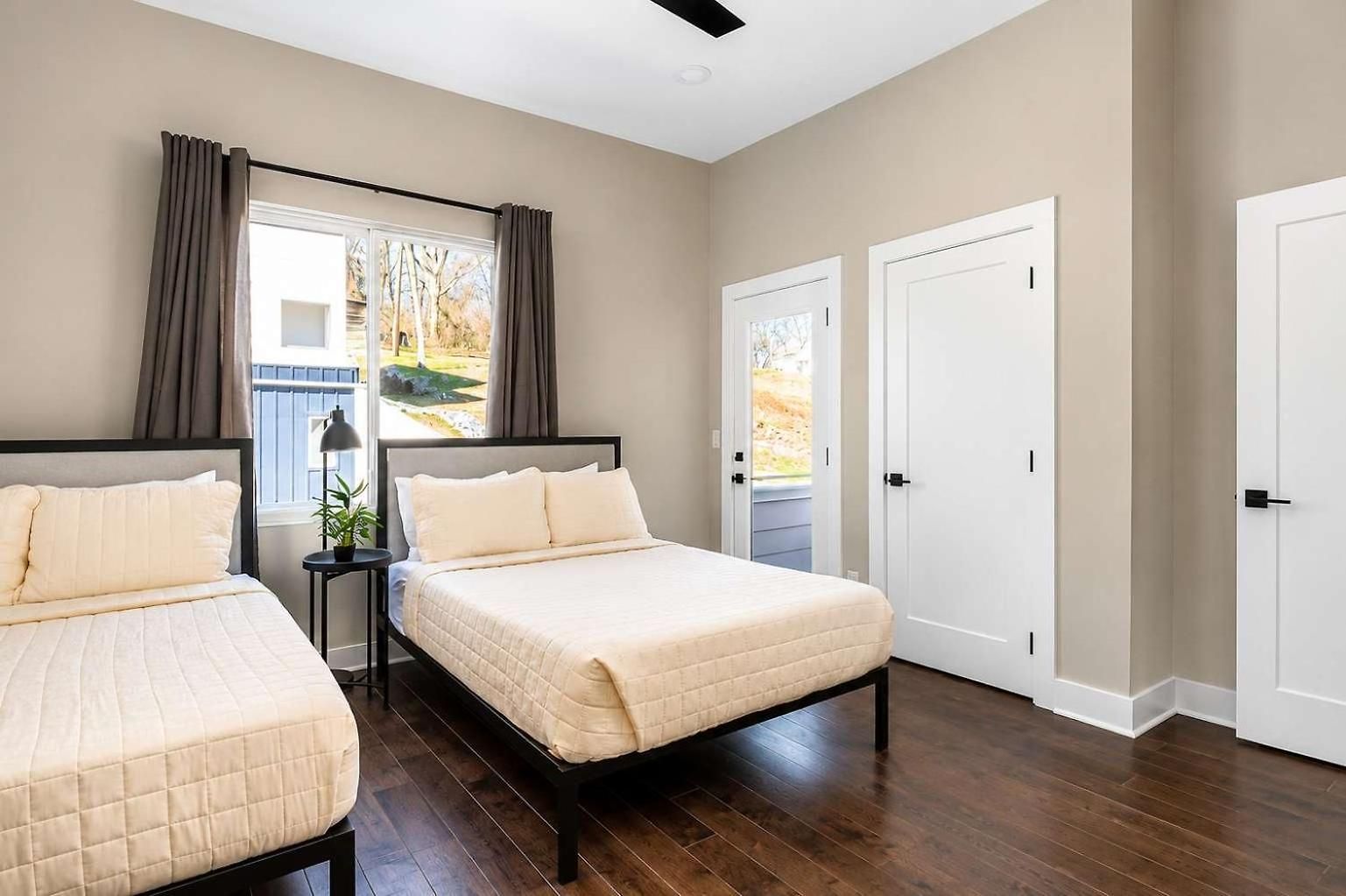 Two Luxury Homes Side-by-side Sleeps 24