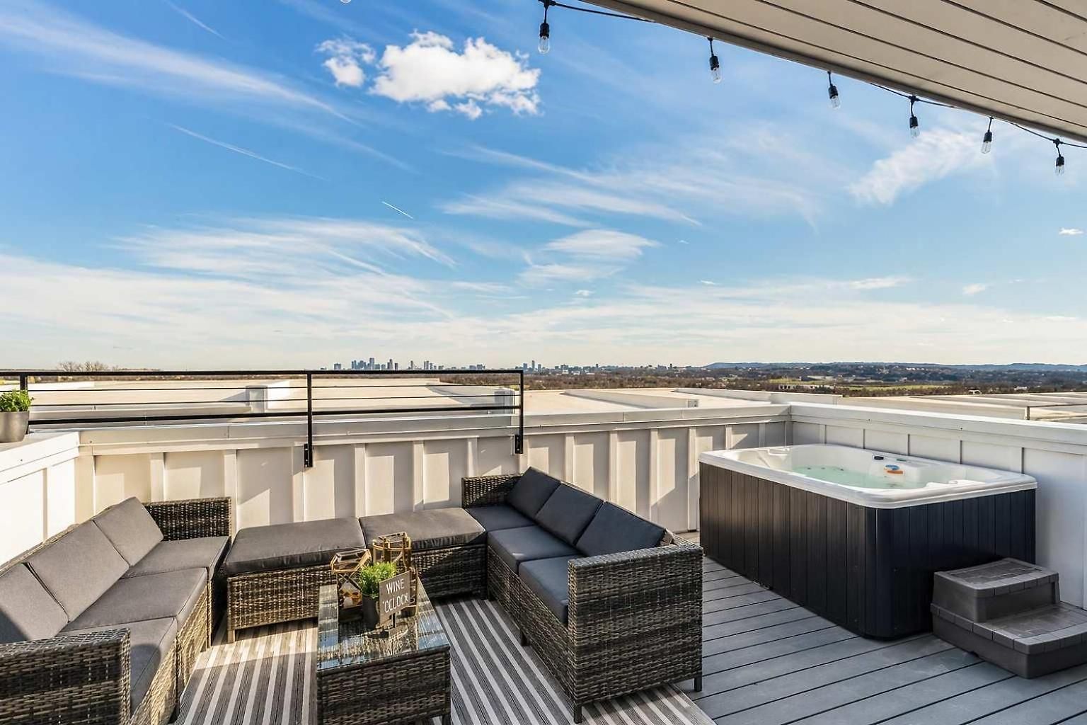 Two Luxury Homes Side-by-side Sleeps 24 Nashville
