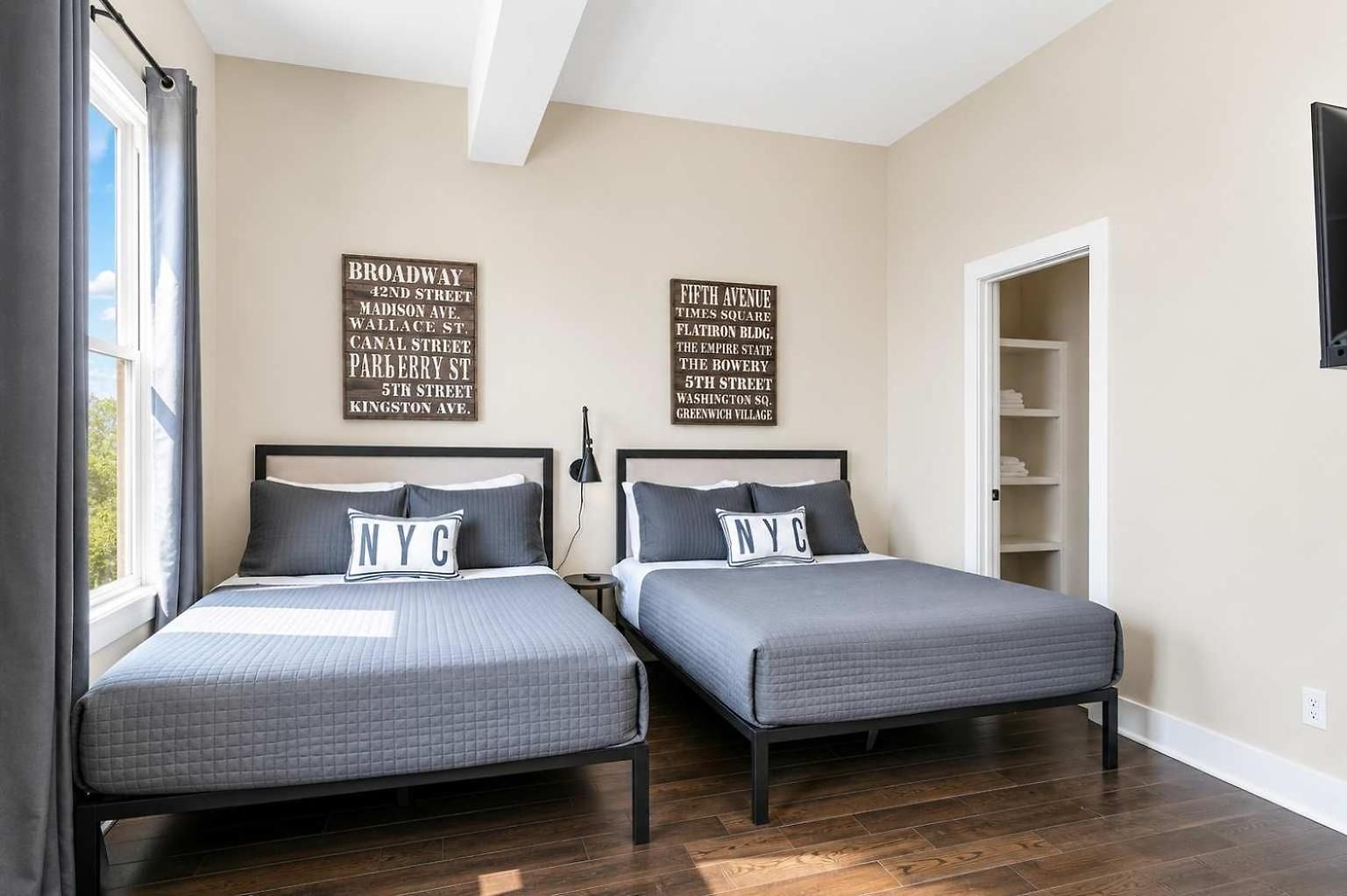 Holiday home Two Luxury Homes Side-by-side Sleeps 24 Nashville