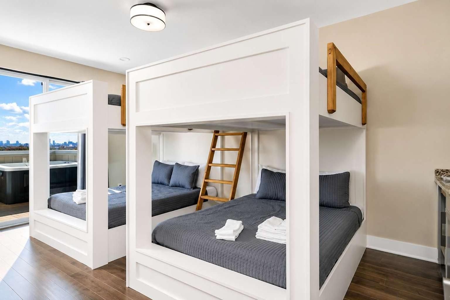 Two Luxury Homes Side-by-side Sleeps 24 Holiday home Nashville