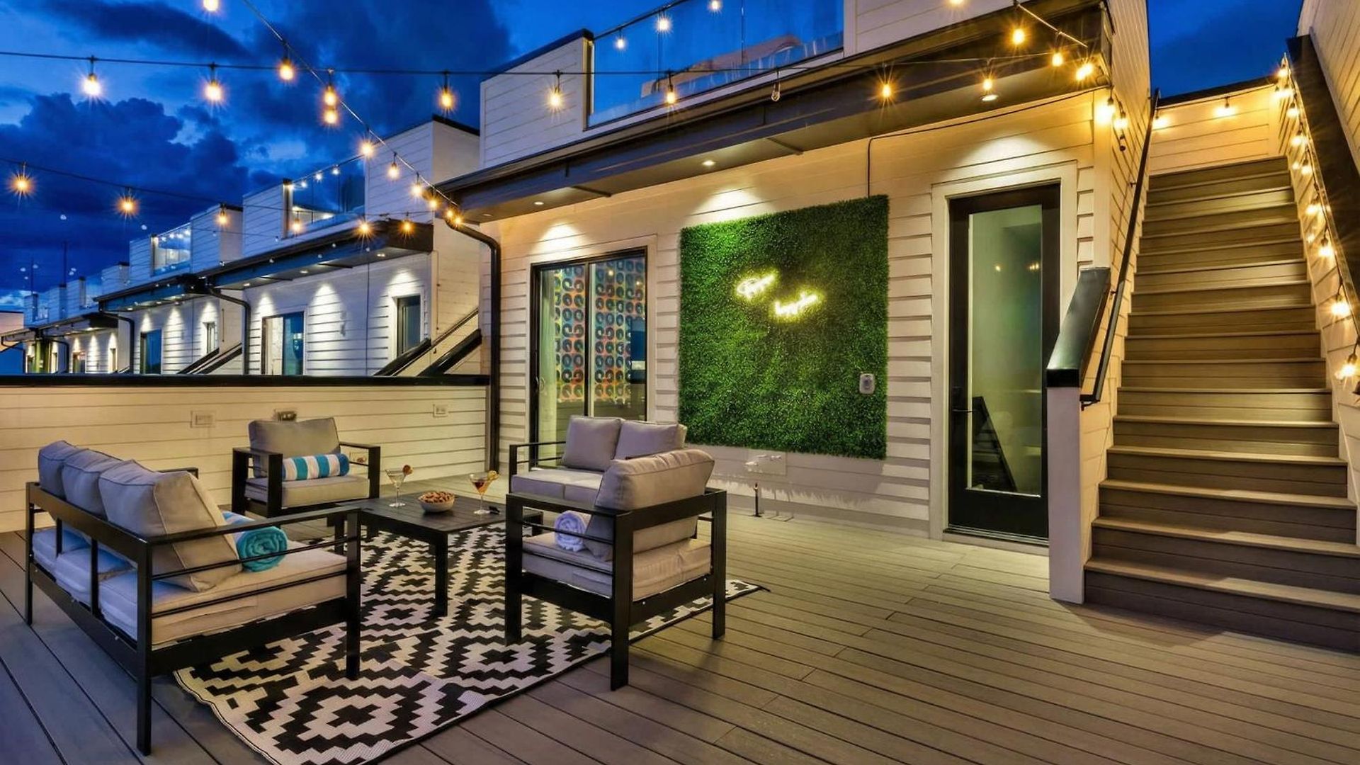 2 Hot Tubs Karaoke Game Downtown Holiday home *