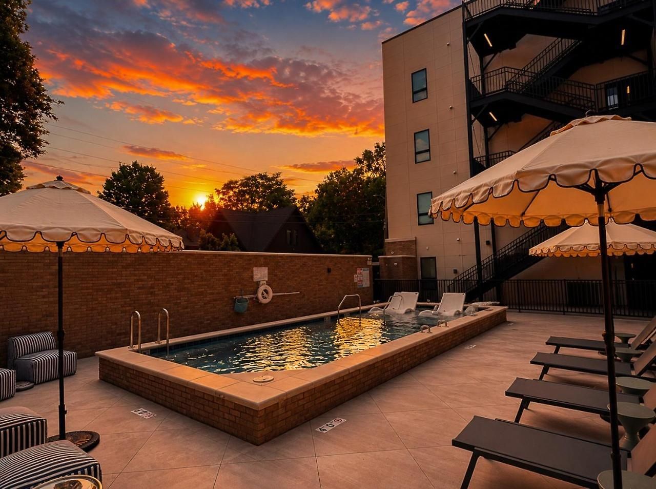 The Smokeshow On Music Row Near Broadway In Downtown Nashville- Pool, Gym, Patio *