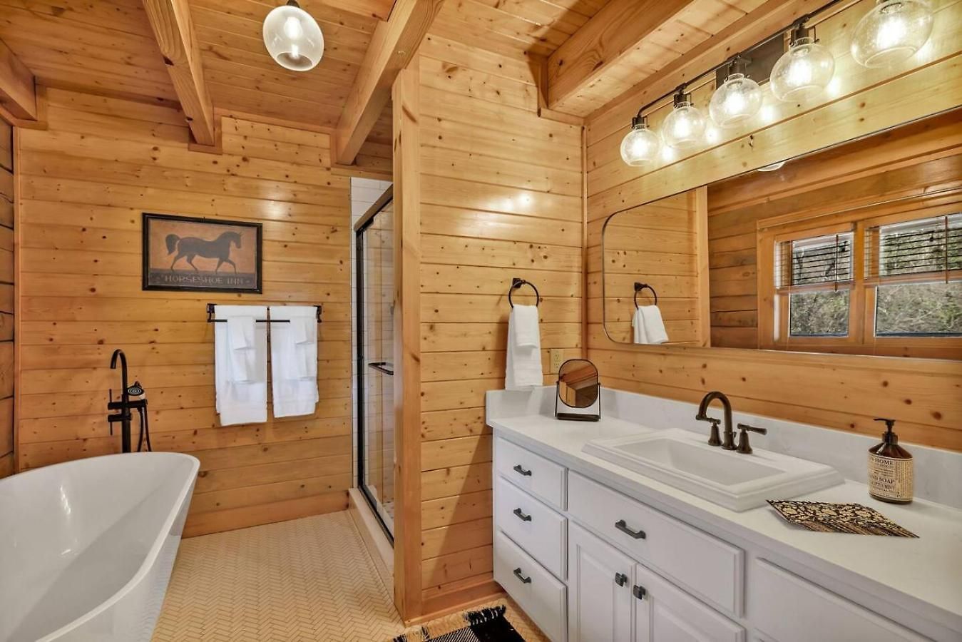 Creeks Luxury Retreat 15 Min To Downtown Holiday home