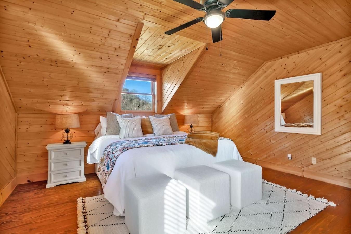 Creeks Luxury Retreat 15 Min To Downtown Holiday home Nashville