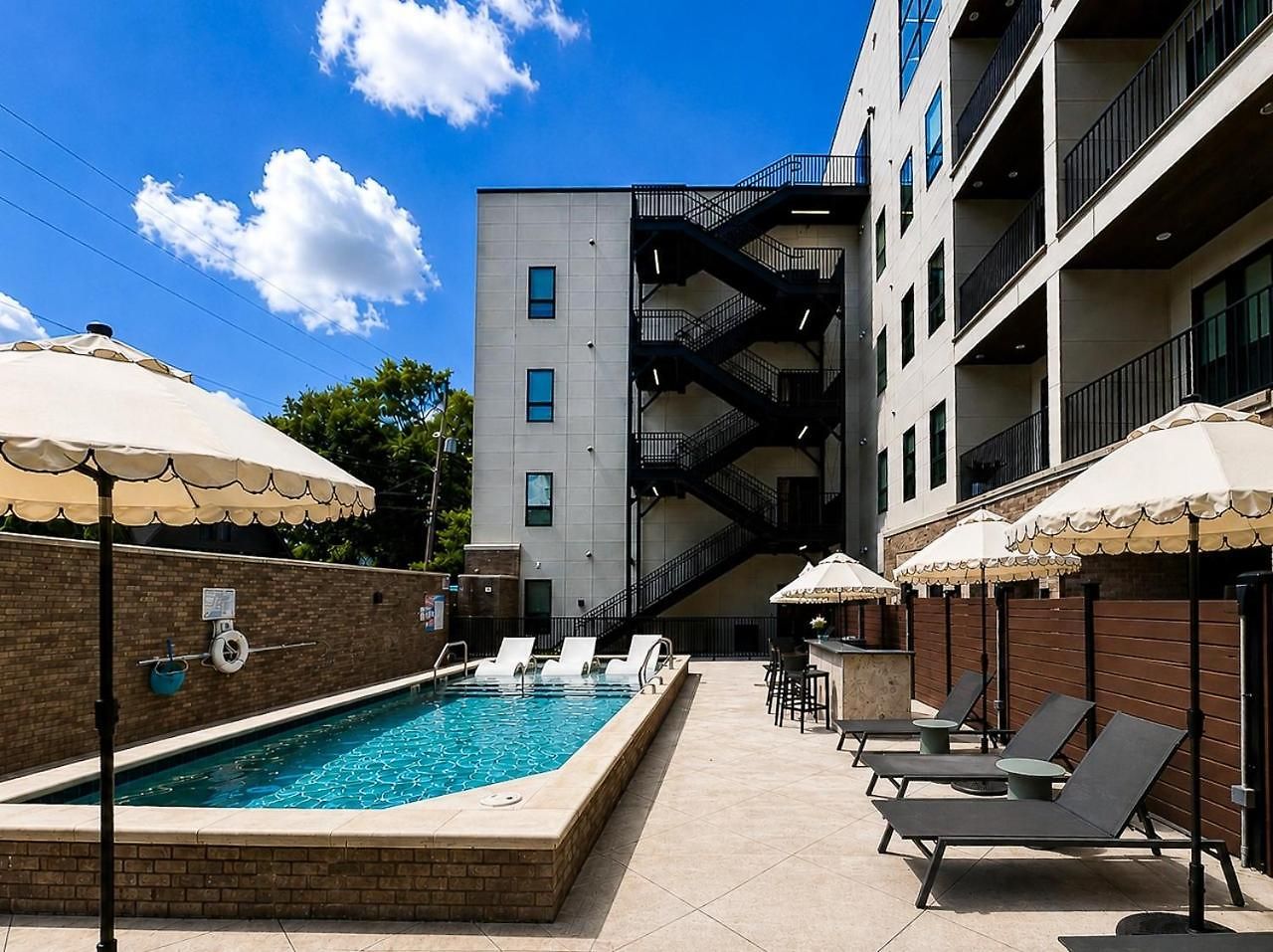 The Smokeshow On Music Row Near Broadway In Downtown Nashville- Pool, Gym, Patio * Nashville