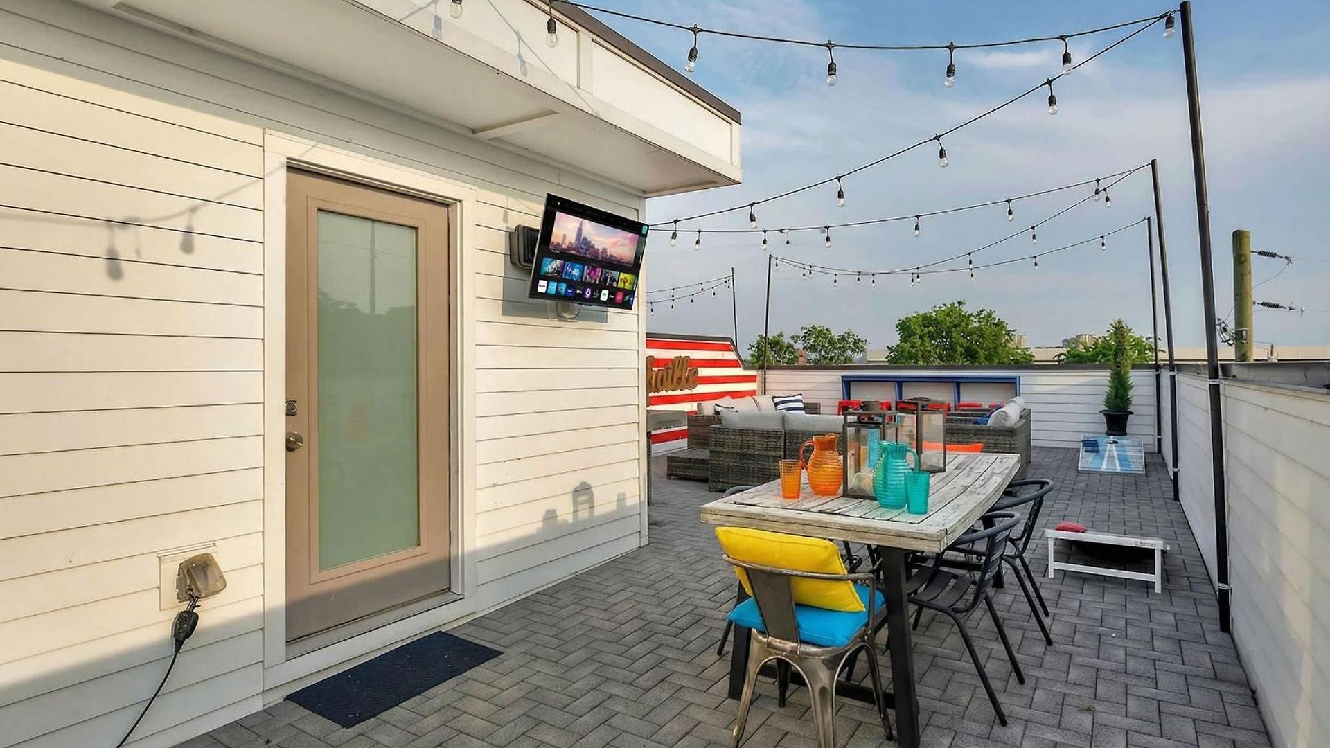 Rooftop Deck & Shuffleboard Bbq Near Downtown
