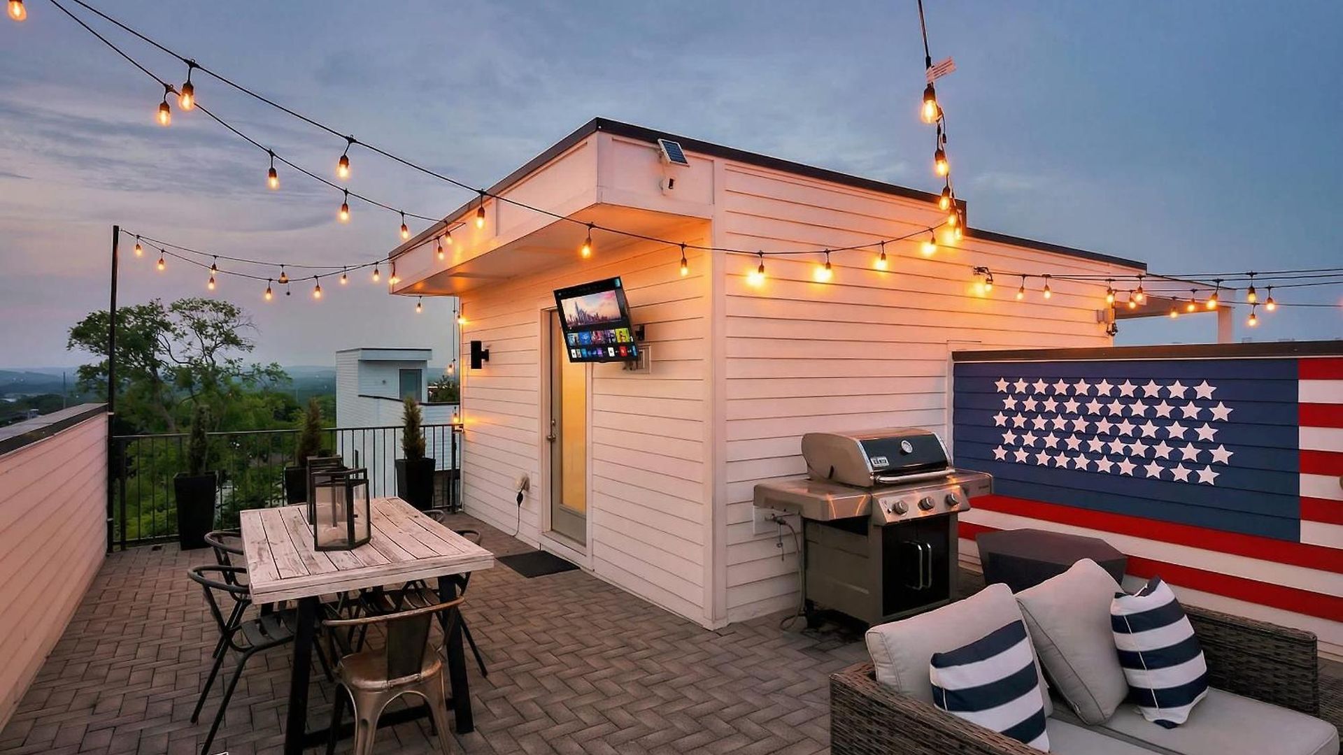 Holiday home Rooftop Deck & Shuffleboard Bbq Near Downtown *