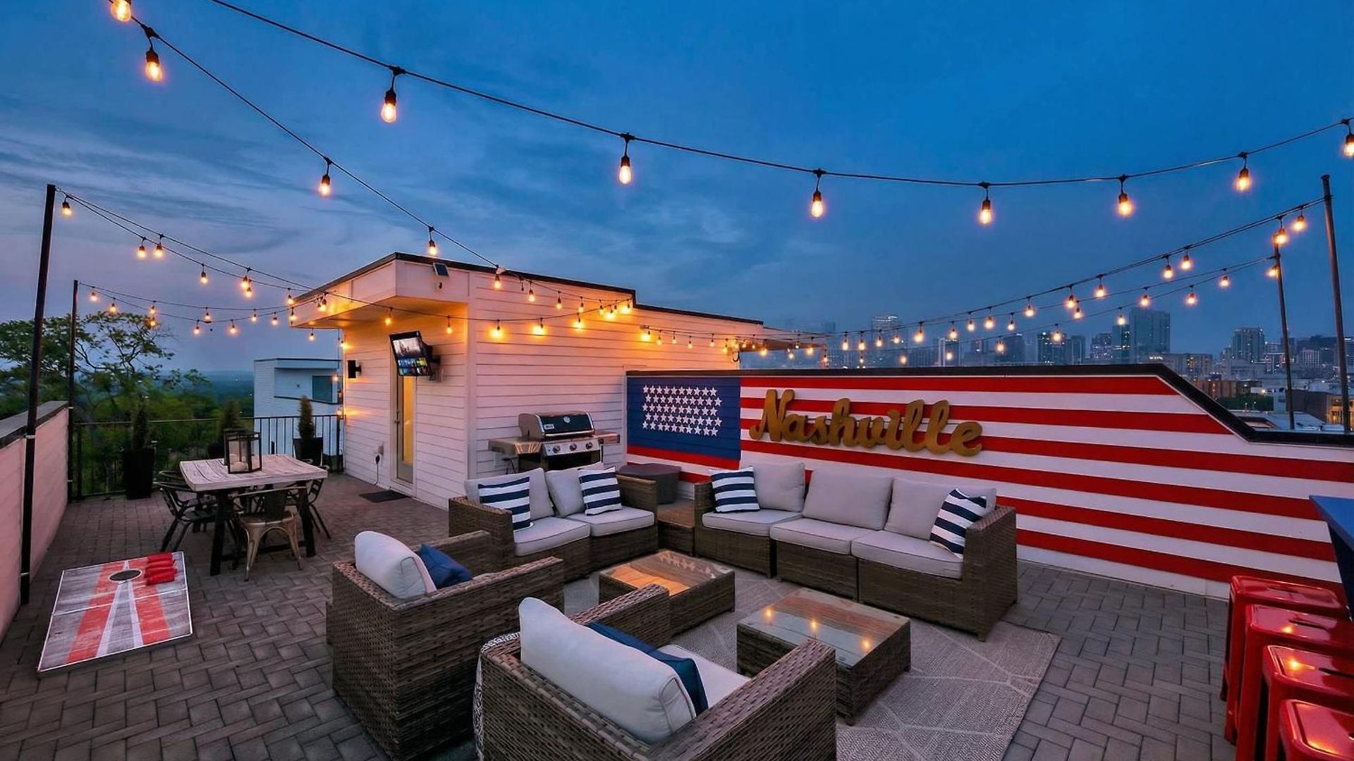 Holiday home Rooftop Deck & Shuffleboard Bbq Near Downtown