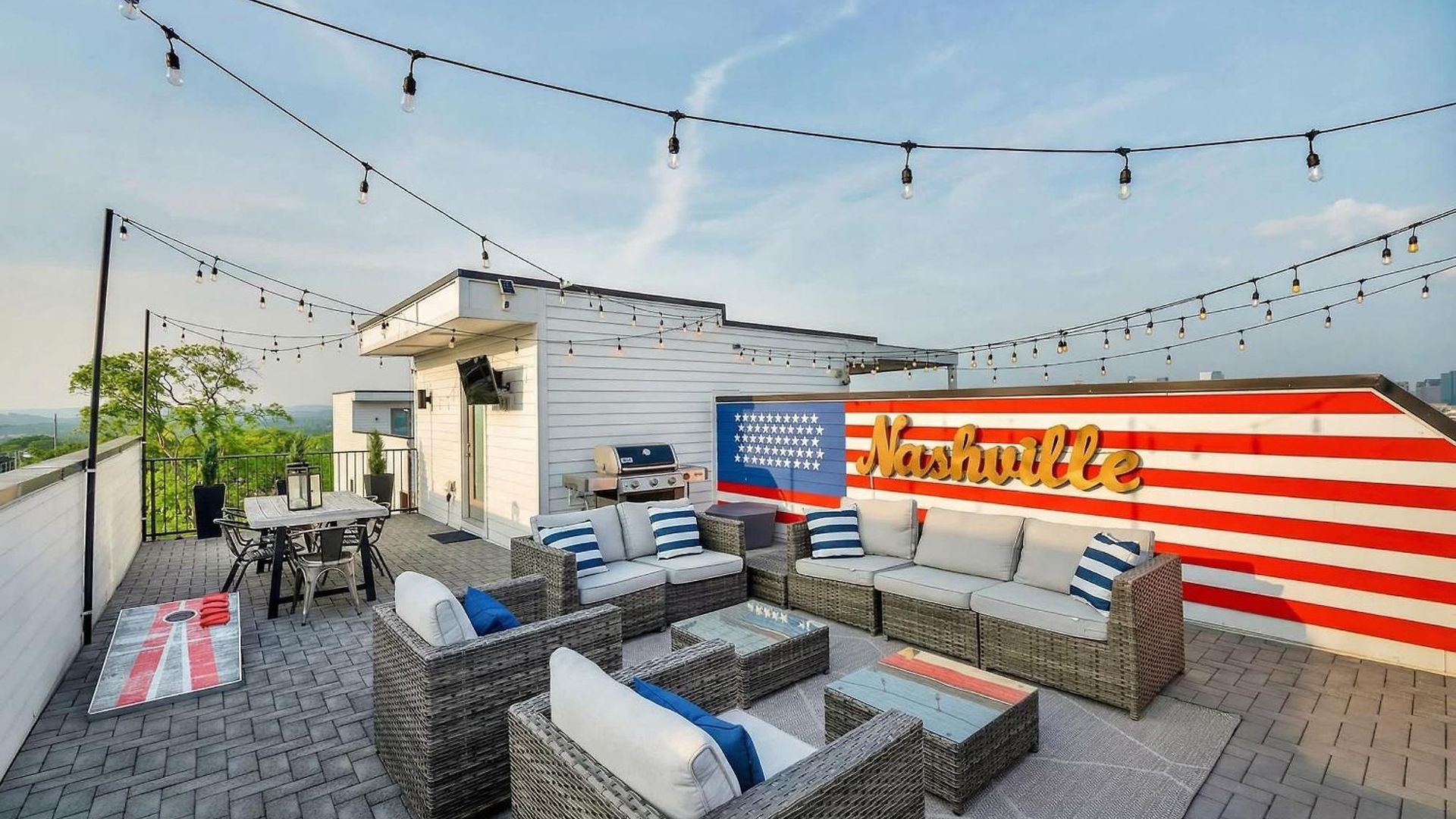 Holiday home Rooftop Deck & Shuffleboard Bbq Near Downtown *