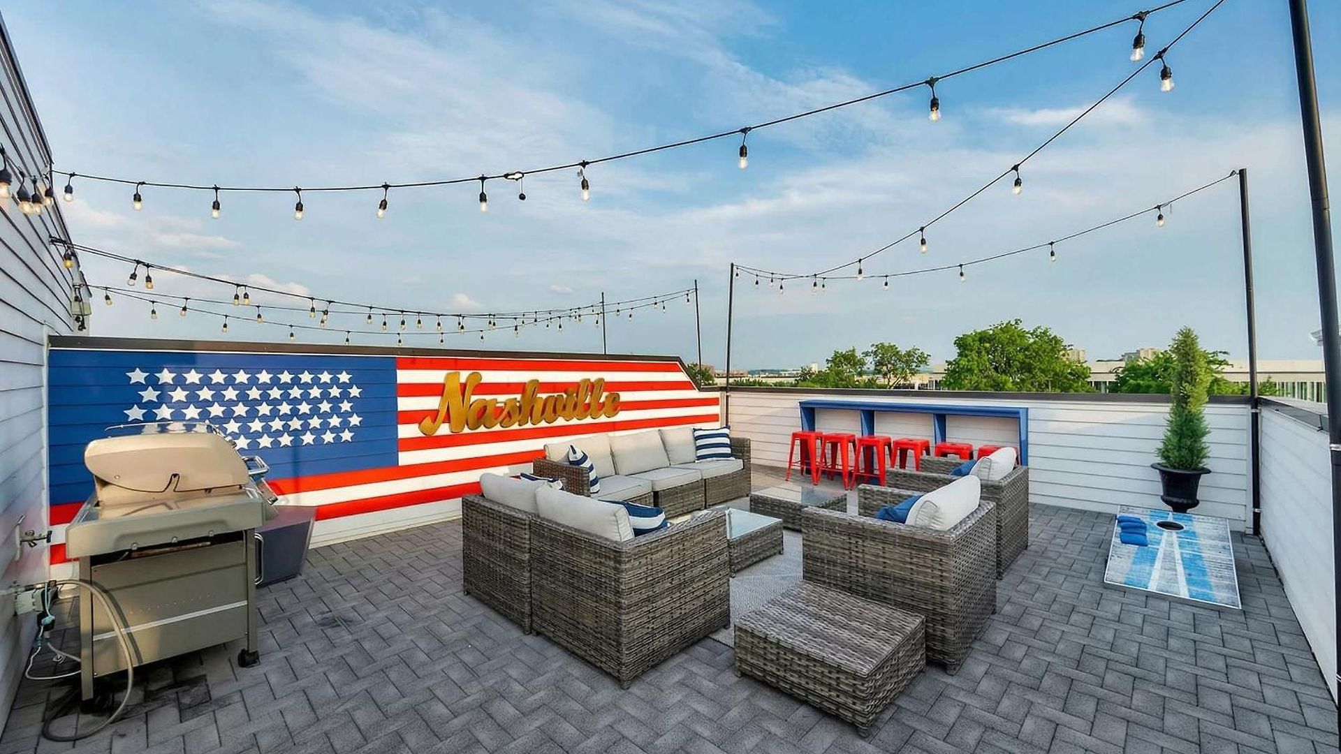Rooftop Deck & Shuffleboard Bbq Near Downtown Nashville