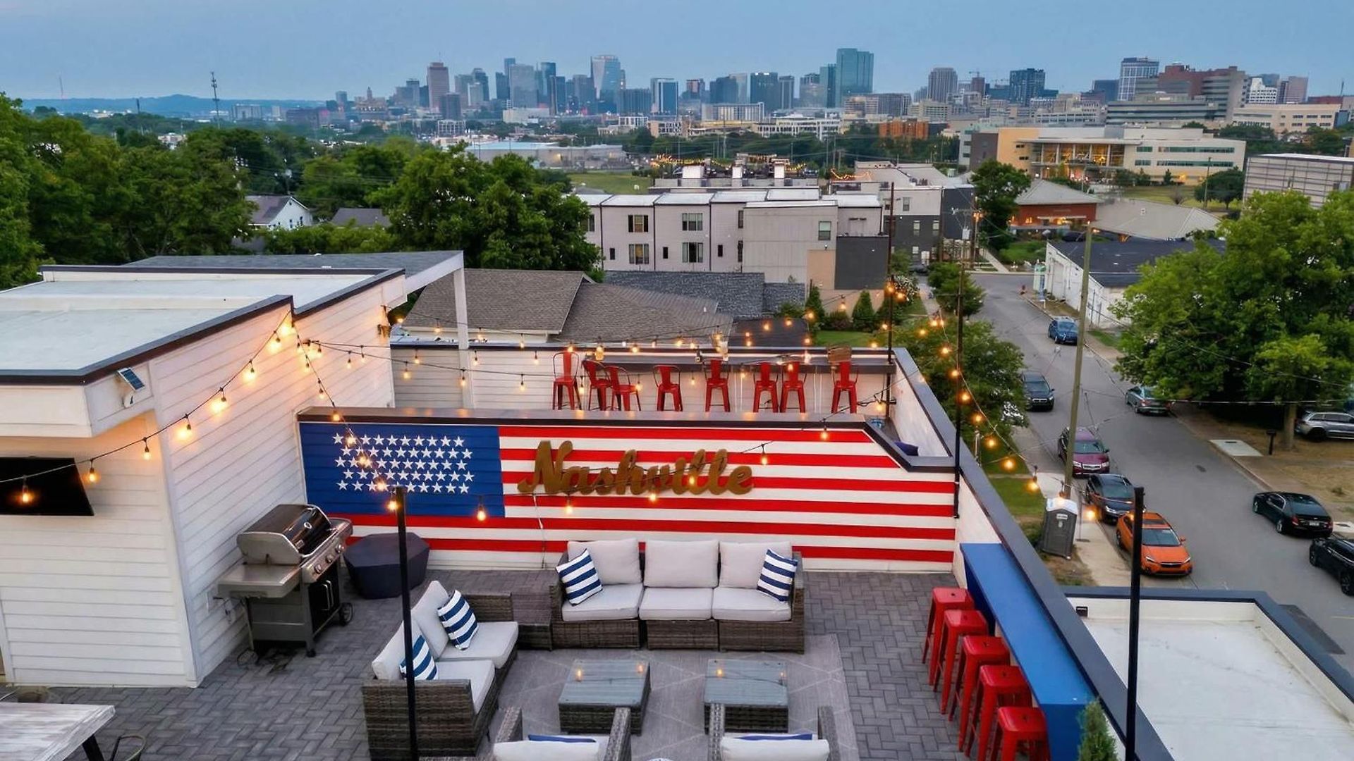 Rooftop Deck & Shuffleboard Bbq Near Downtown * Nashville