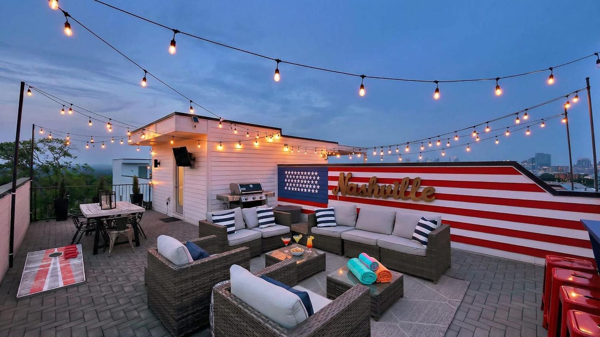 Holiday home Rooftop Deck & Shuffleboard Bbq Near Downtown