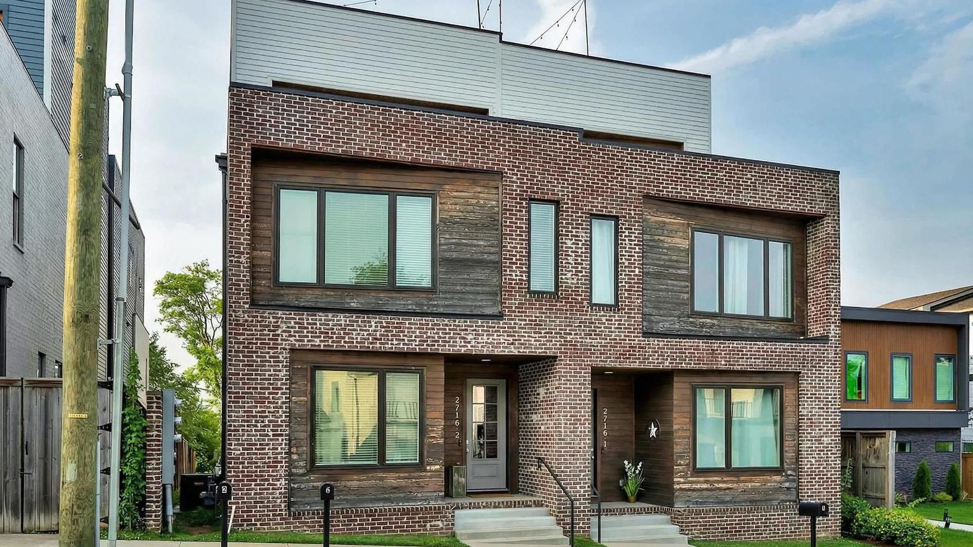 Rooftop Deck & Shuffleboard Bbq Near Downtown *