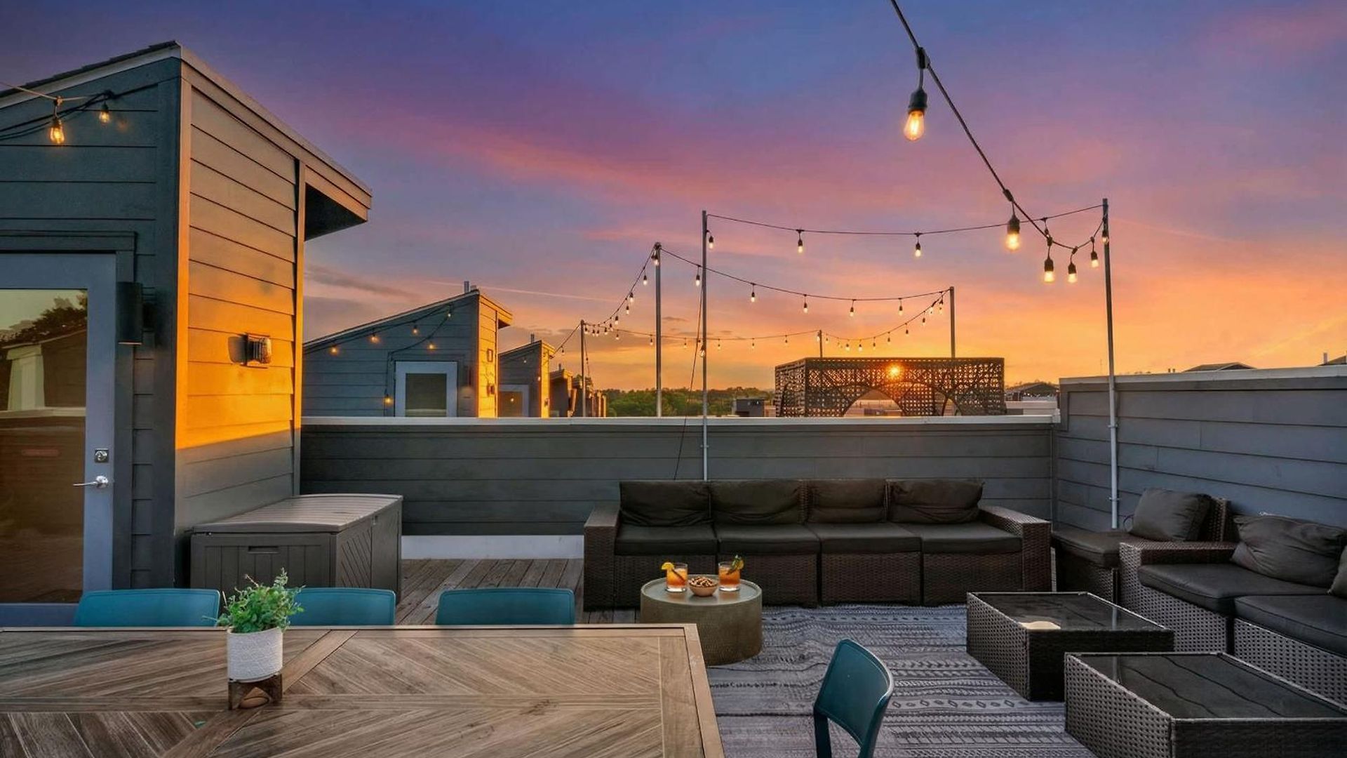 Rooftop Deck 2 Car Garage Near Downtown