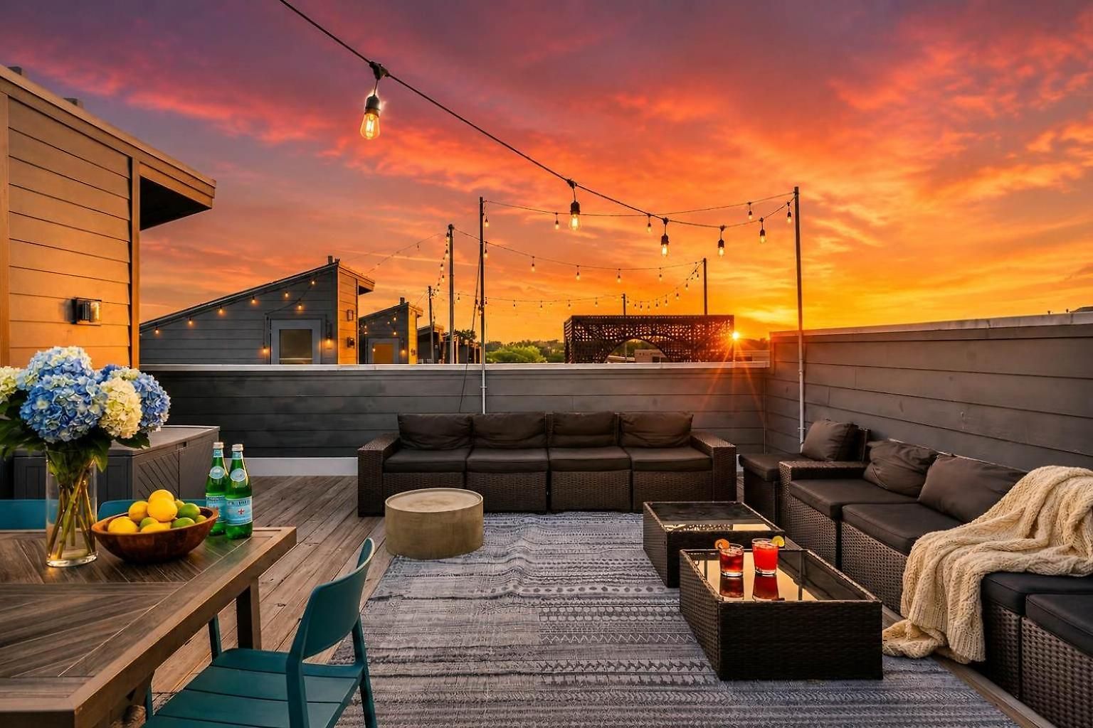 Holiday home Rooftop Deck 2 Car Garage Near Downtown