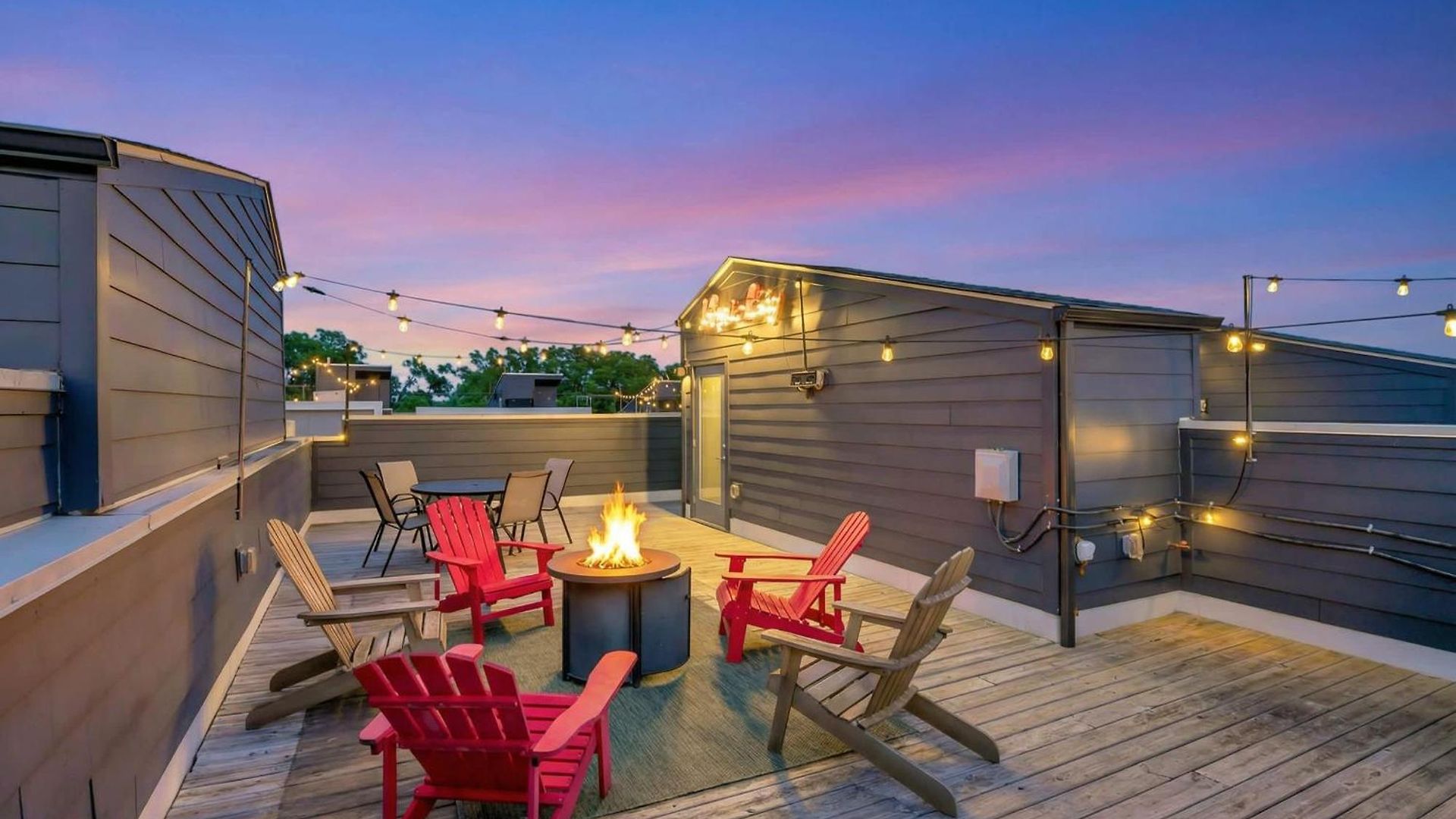Rooftop Deck Grill Ping Pong Near Downtown Holiday home *