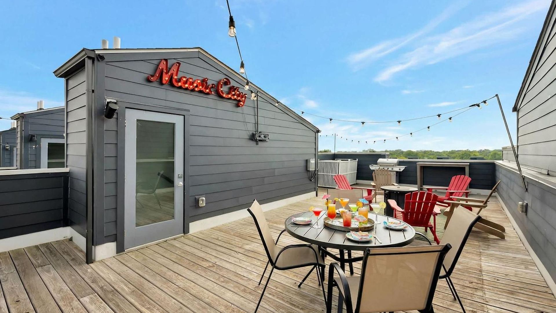 Rooftop Deck Grill Ping Pong Near Downtown Holiday home Nashville