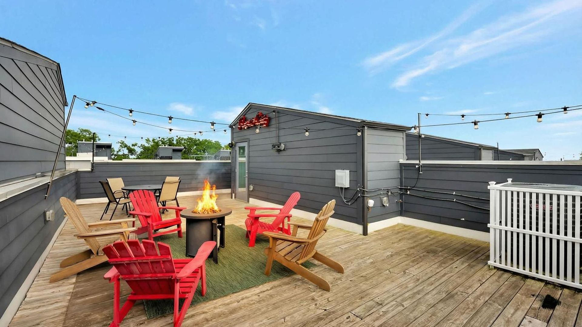Rooftop Deck Grill Ping Pong Near Downtown